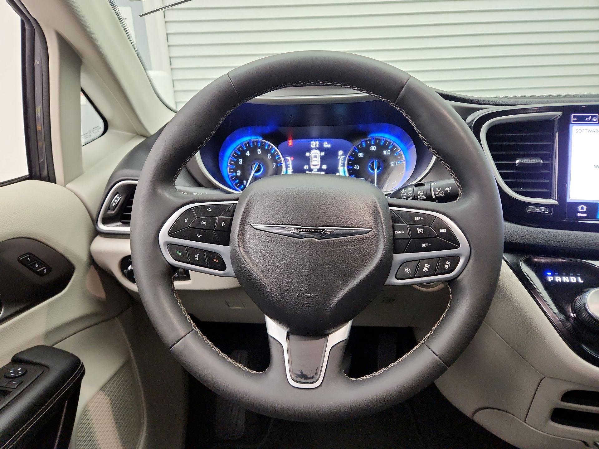 Thumbnail: 2023 Chrysler Pacifica - 10