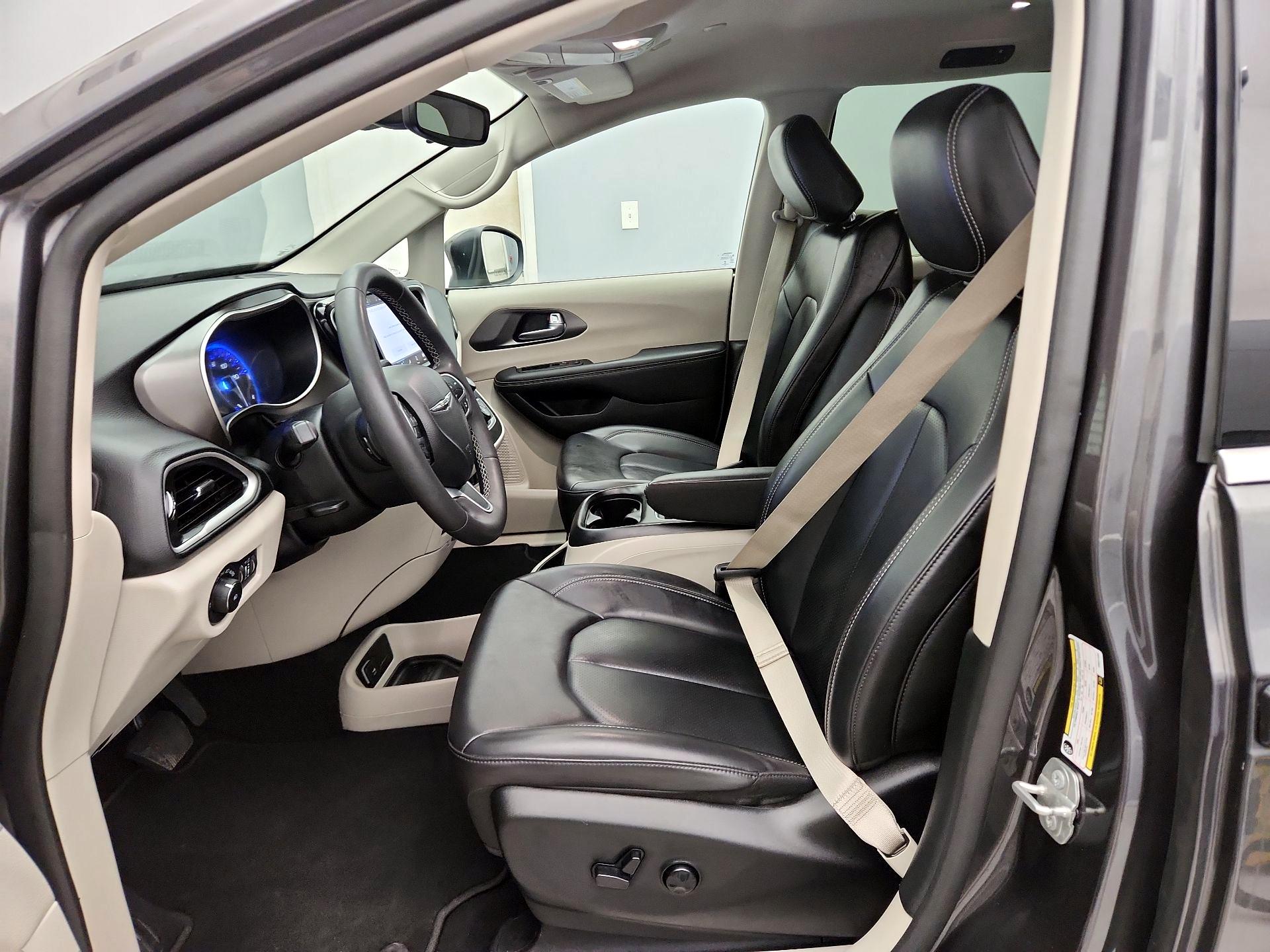 Thumbnail: 2023 Chrysler Pacifica - 11