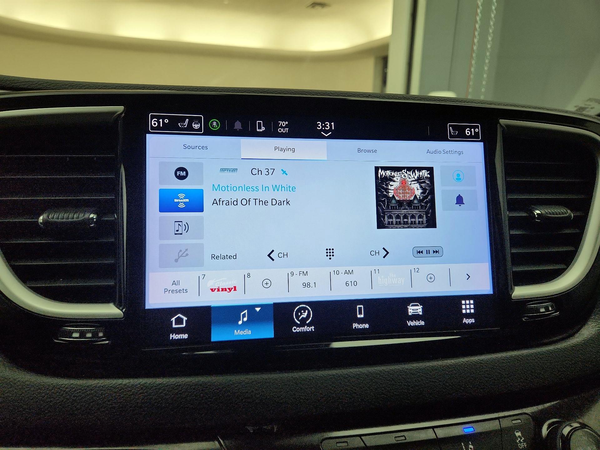 Thumbnail: 2023 Chrysler Pacifica - 15