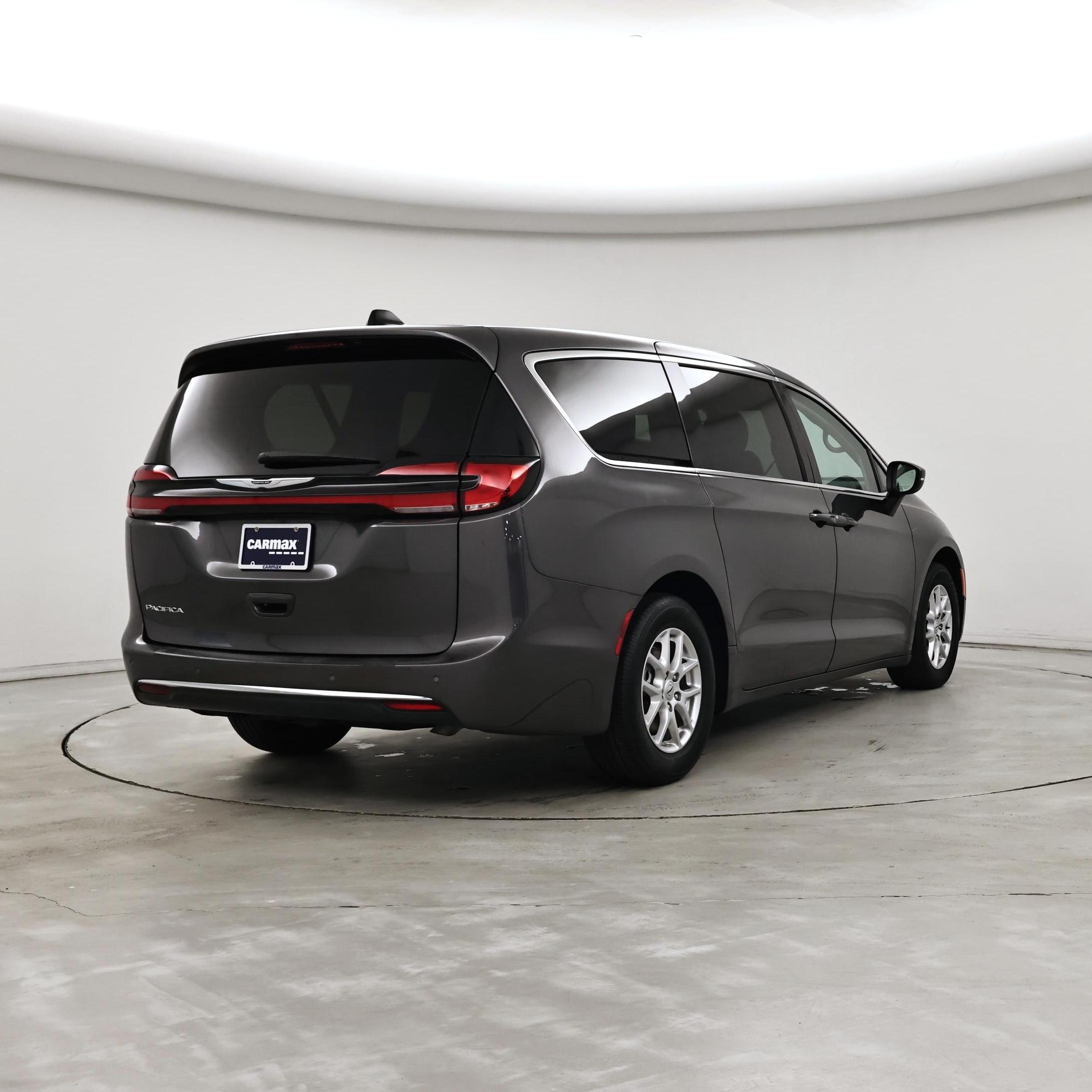 Thumbnail: 2023 Chrysler Pacifica - 8