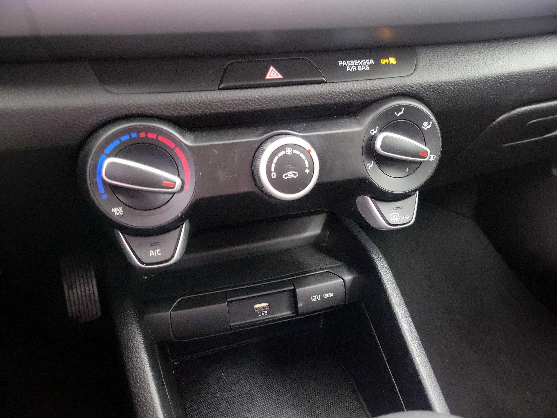 Thumbnail: 2022 Kia Rio - 16