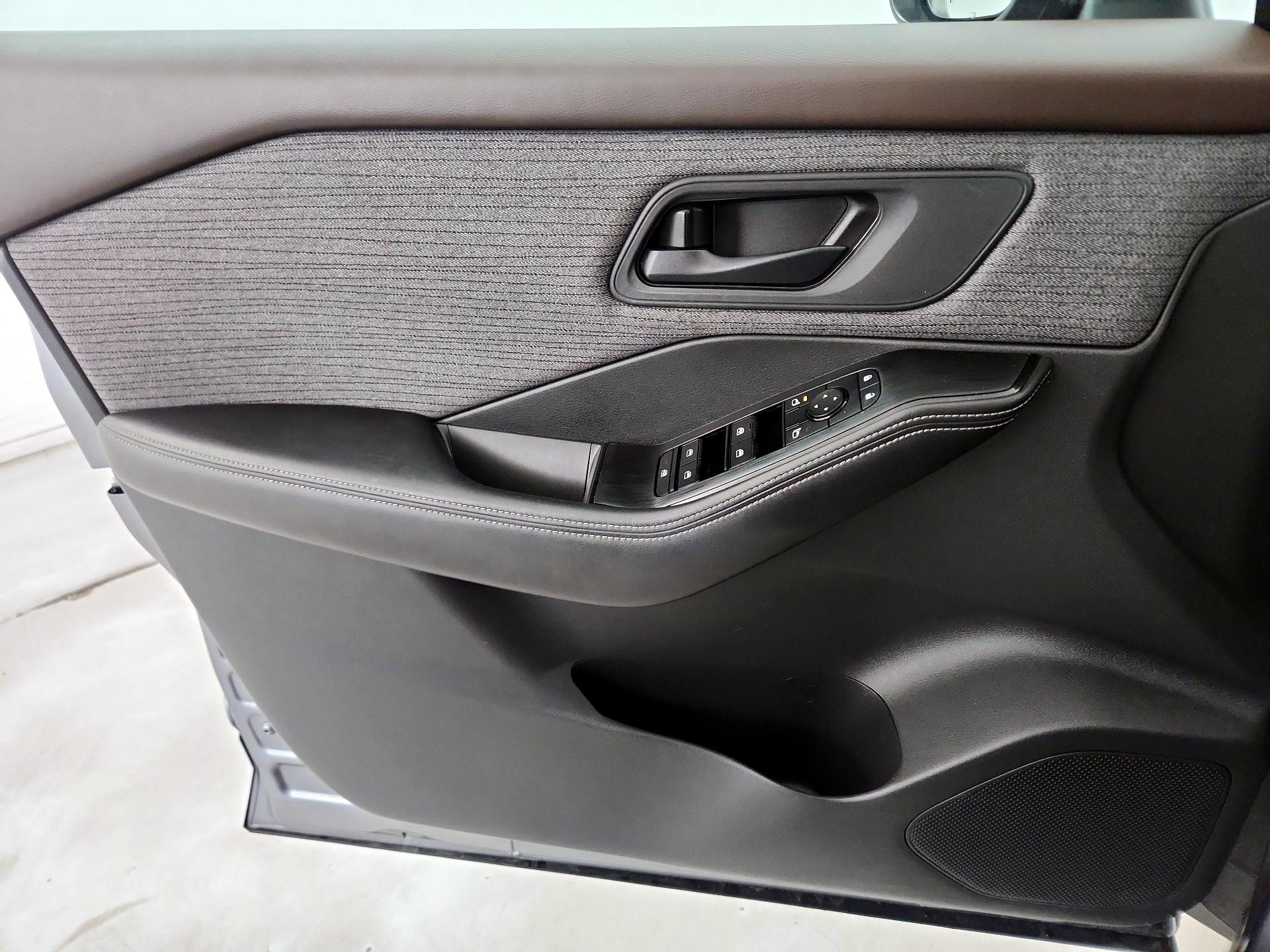 Thumbnail: 2021 Nissan Rogue - 12