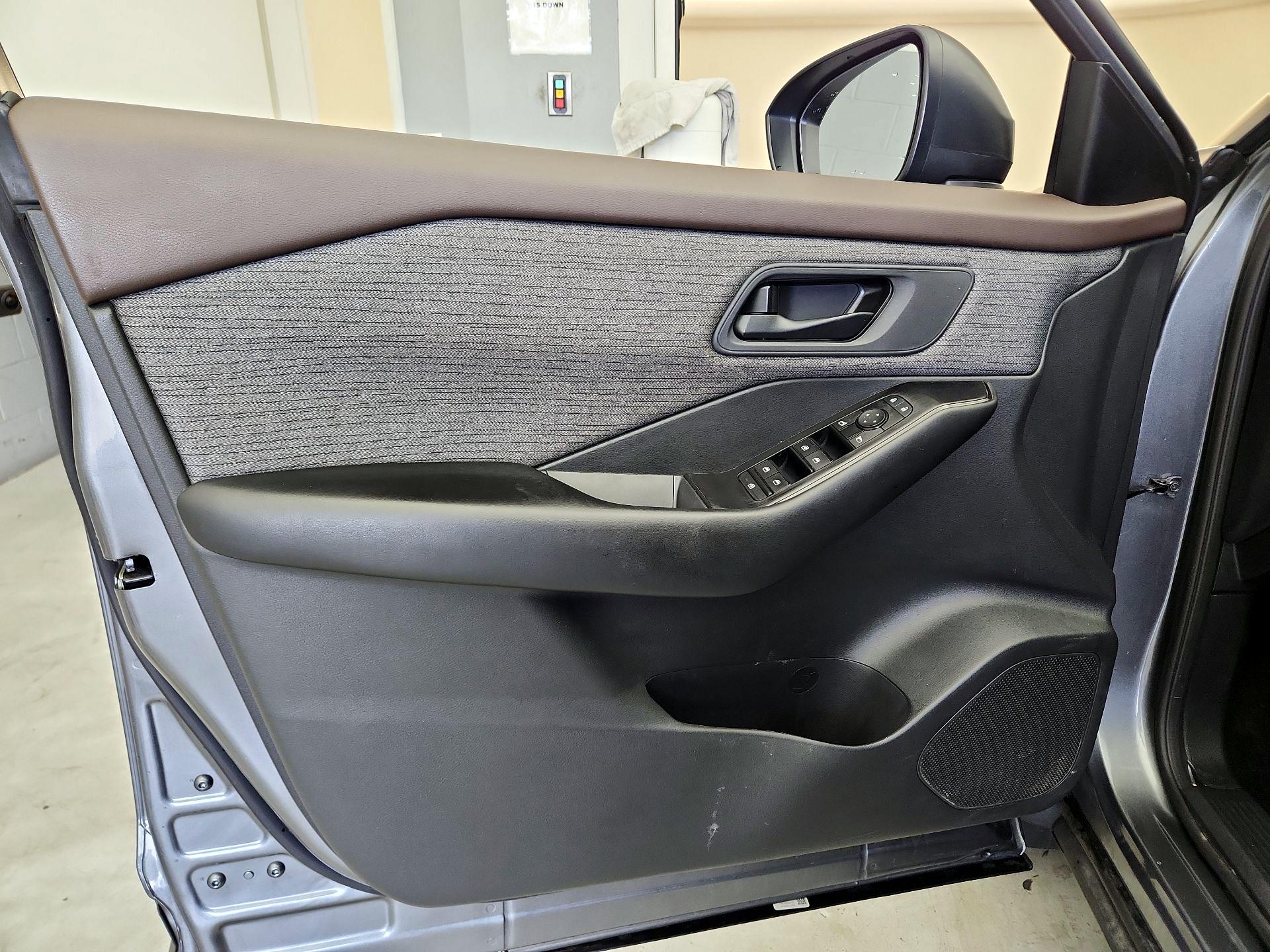 Thumbnail: 2023 Nissan Rogue - 12