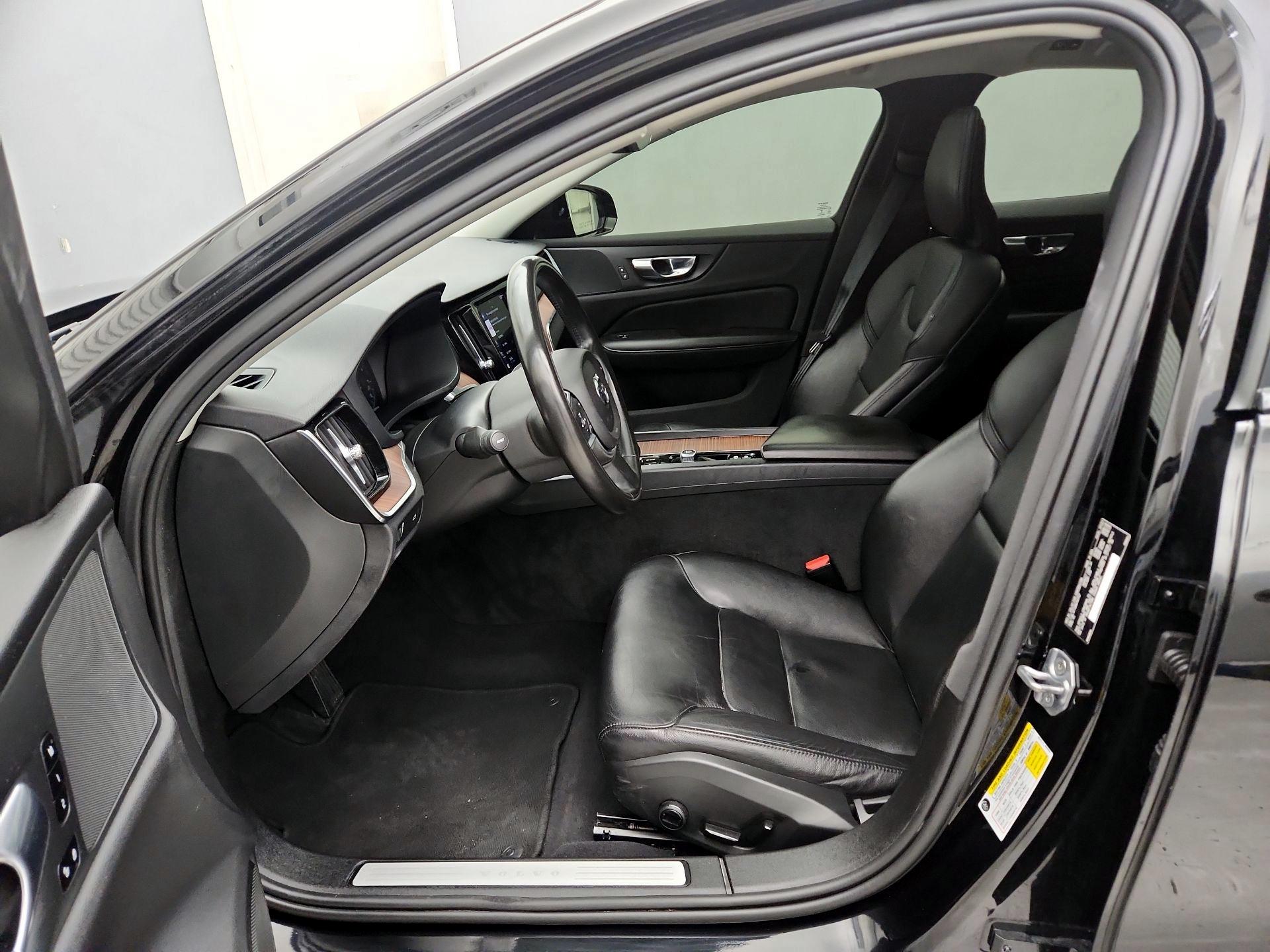 Thumbnail: 2022 Volvo S60 - 11