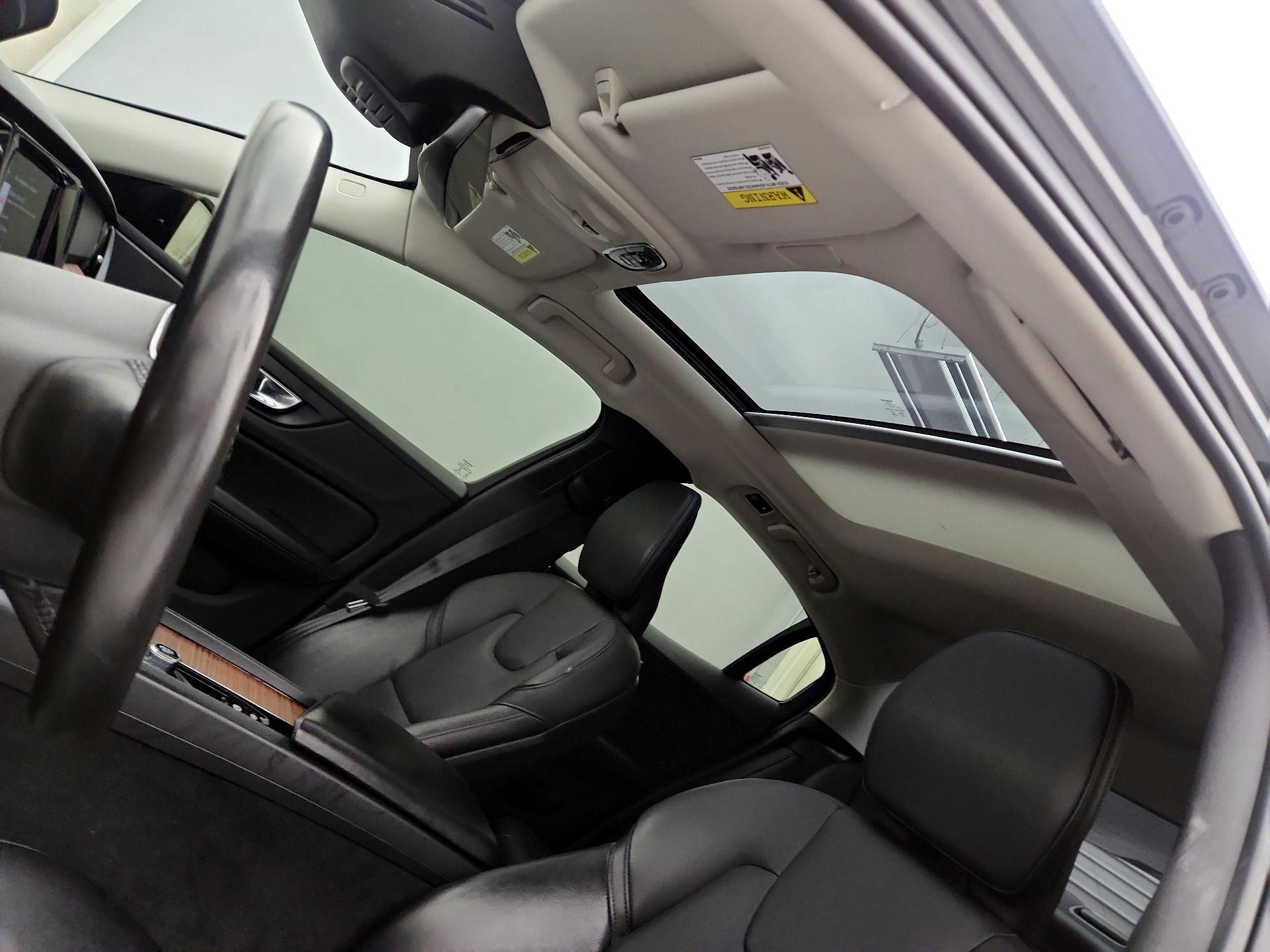 Thumbnail: 2022 Volvo S60 - 19