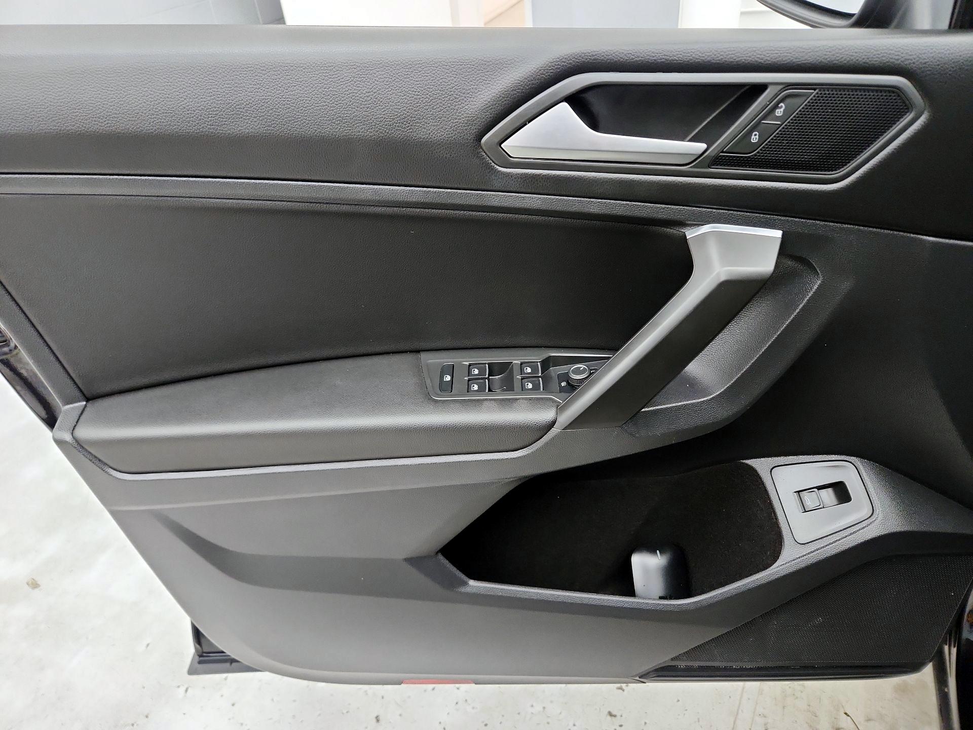 Thumbnail: 2021 Volkswagen Tiguan - 12