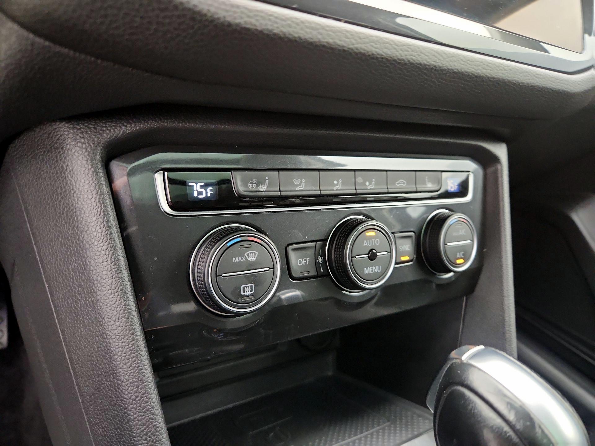 Thumbnail: 2021 Volkswagen Tiguan - 16