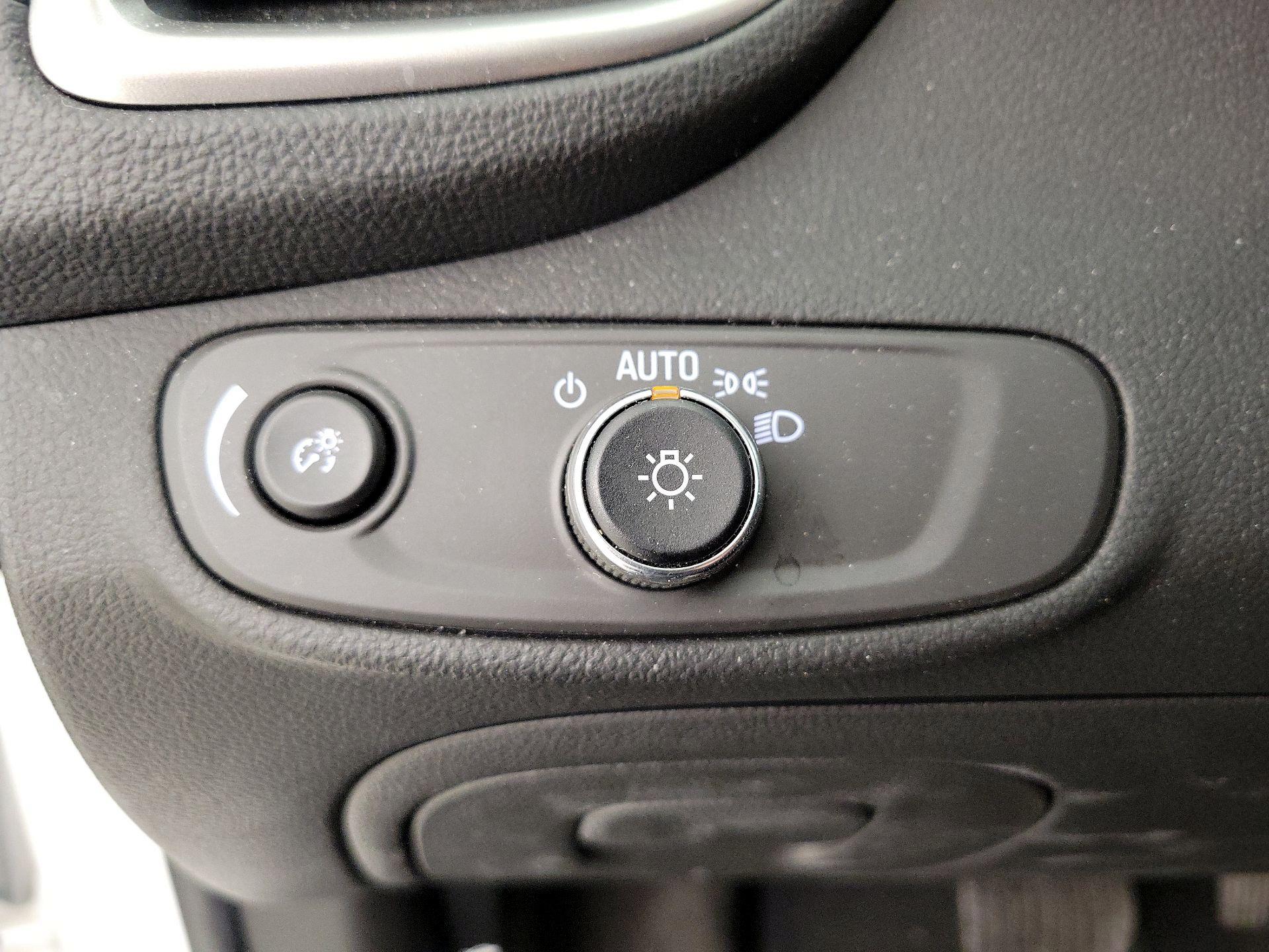 Thumbnail: 2022 Chevrolet Trax - 13