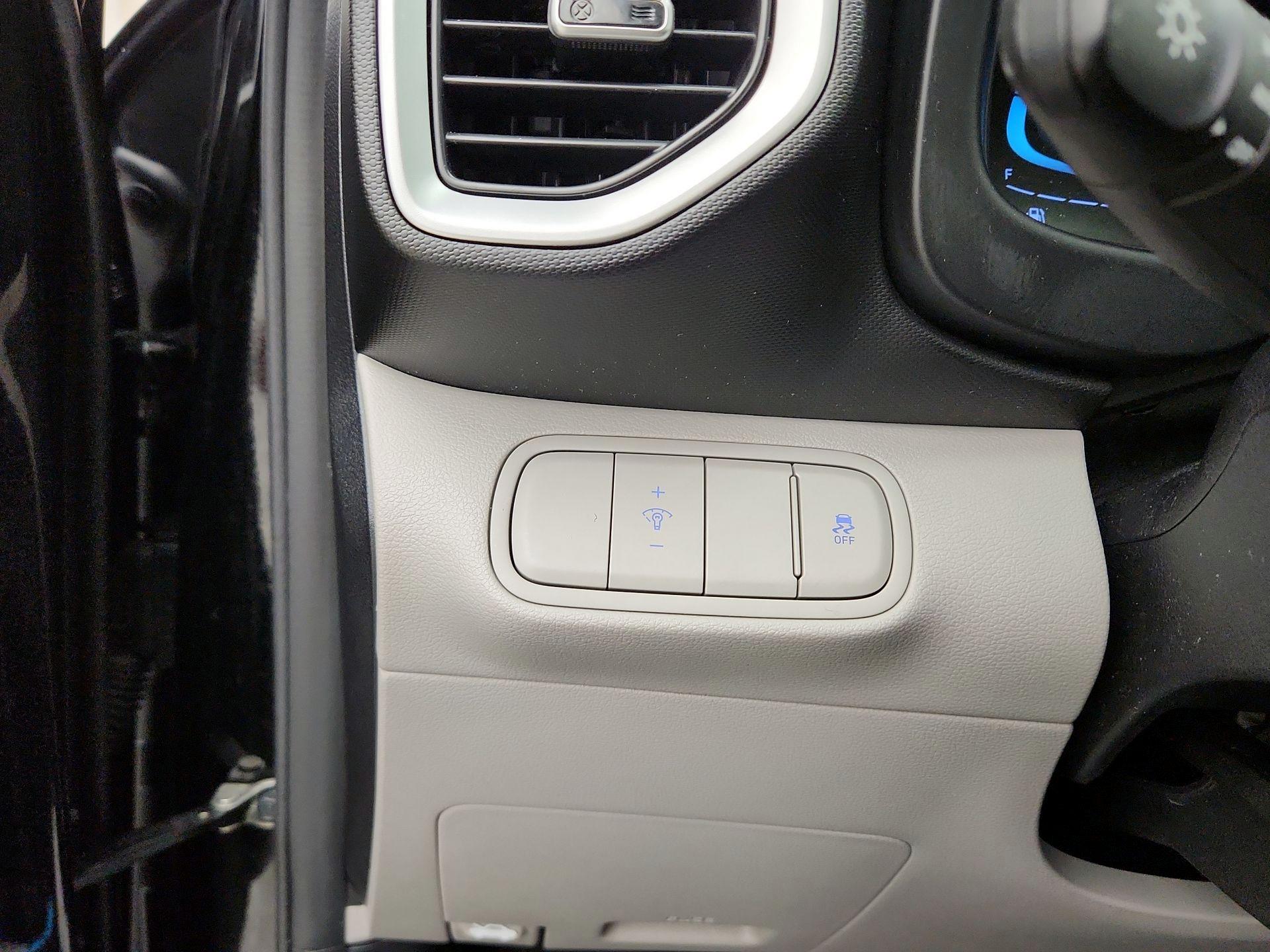 Thumbnail: 2023 Hyundai Venue - 13