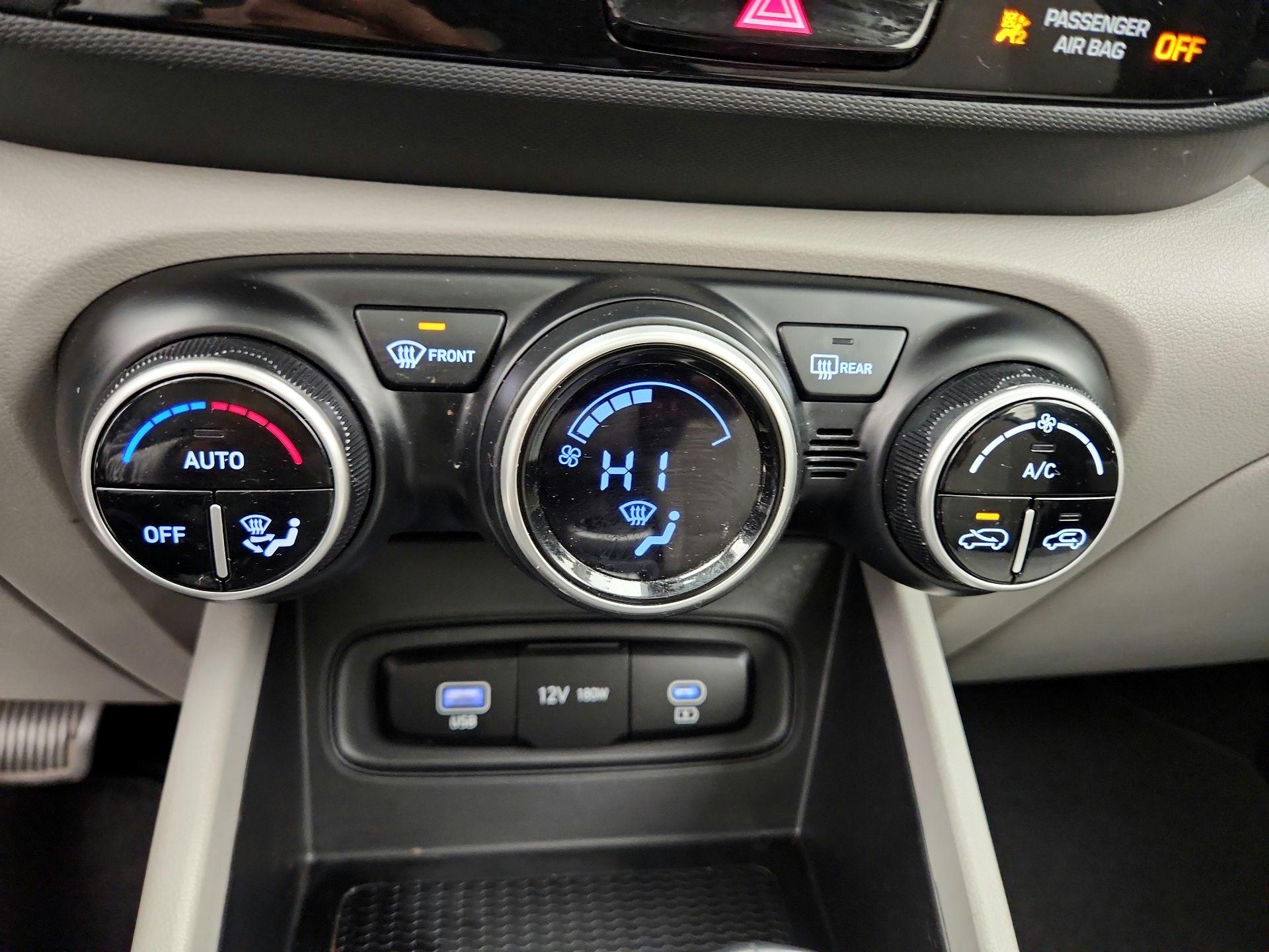 Thumbnail: 2023 Hyundai Venue - 16