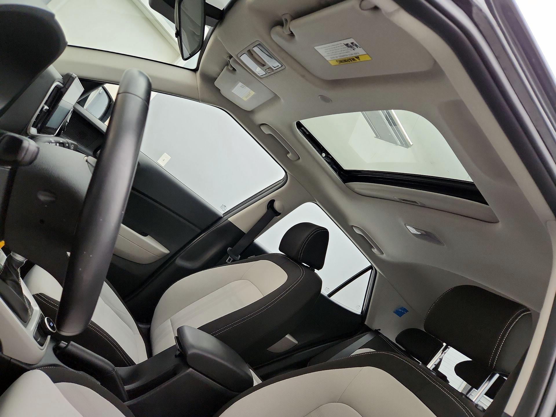 Thumbnail: 2023 Hyundai Venue - 19