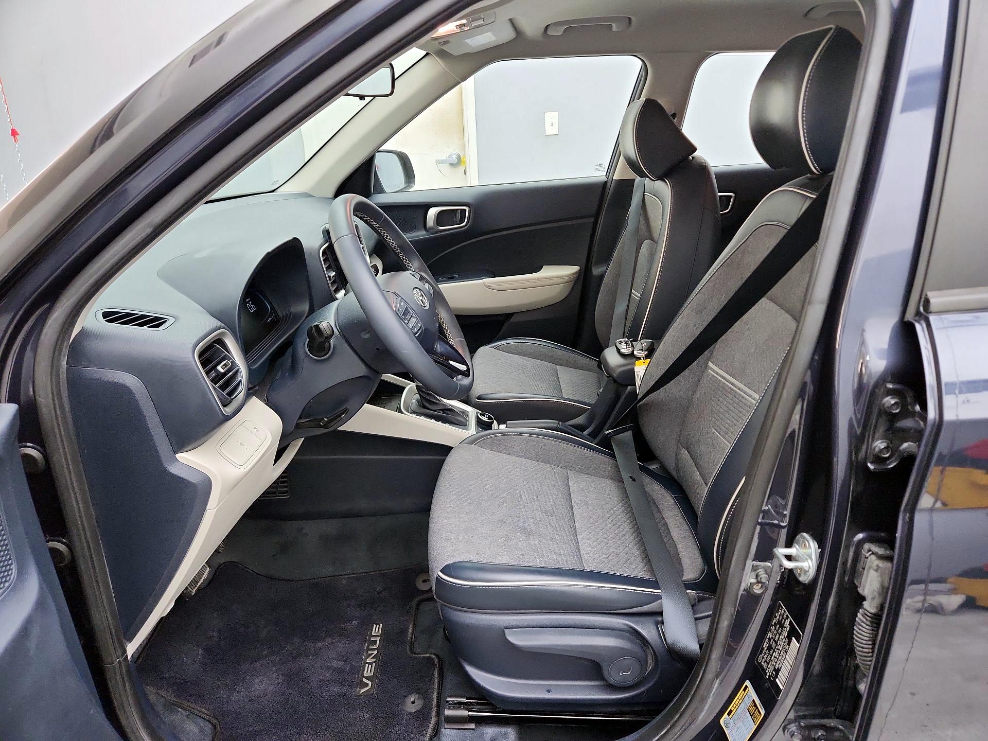 Thumbnail: 2023 Hyundai Venue - 11