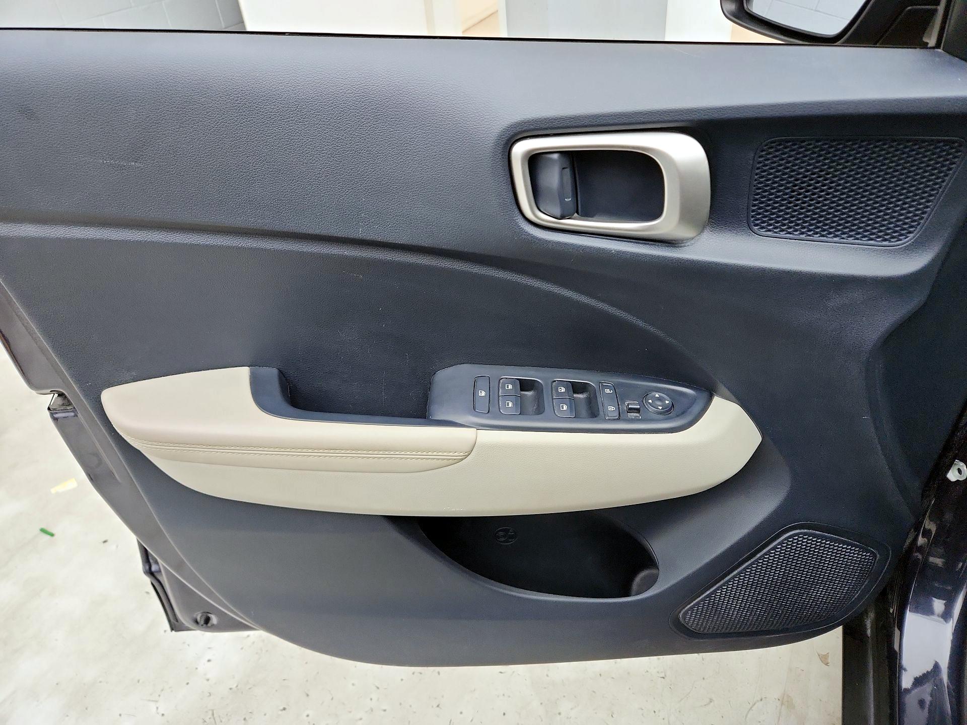 Thumbnail: 2023 Hyundai Venue - 12