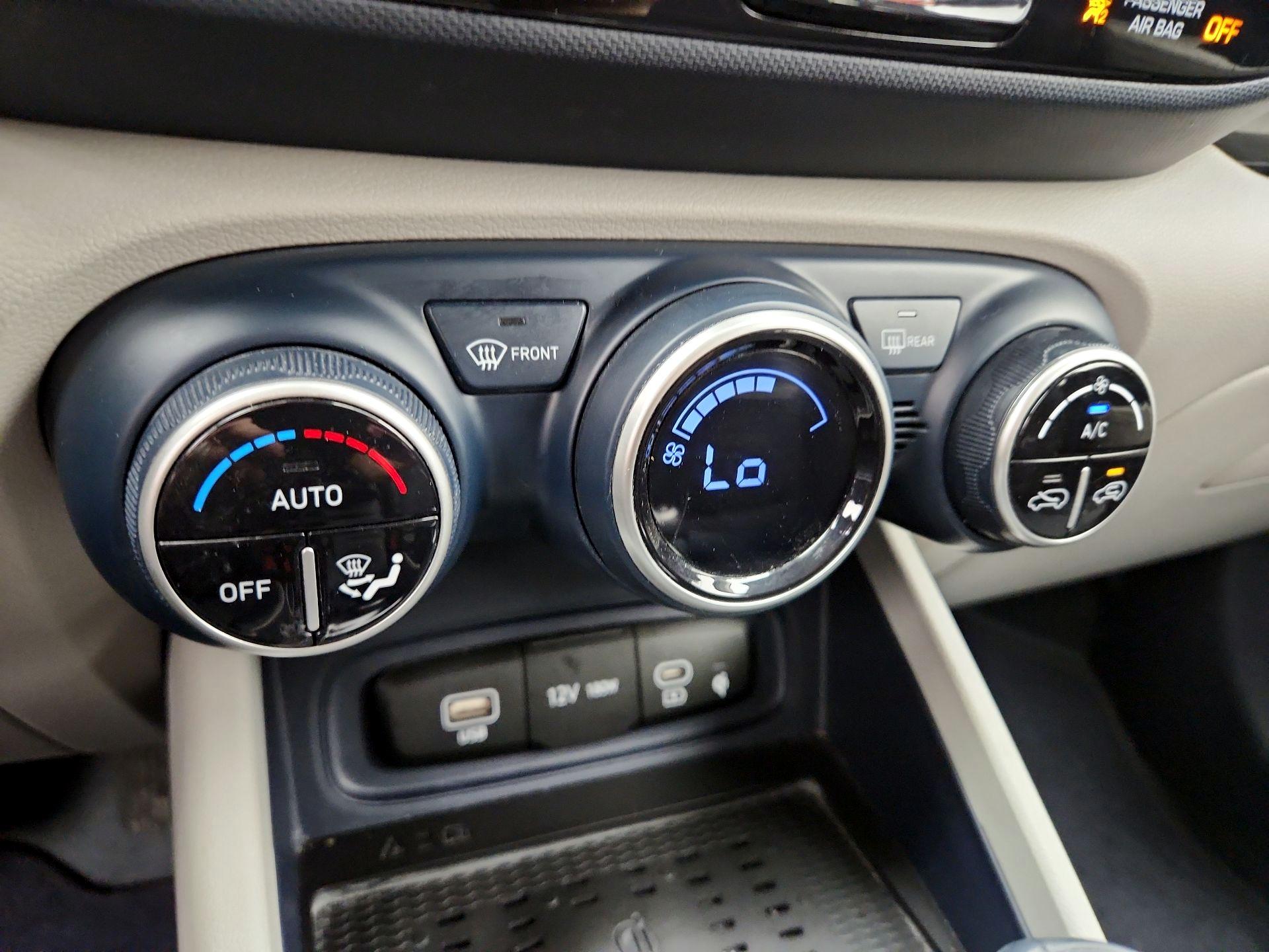 Thumbnail: 2023 Hyundai Venue - 17