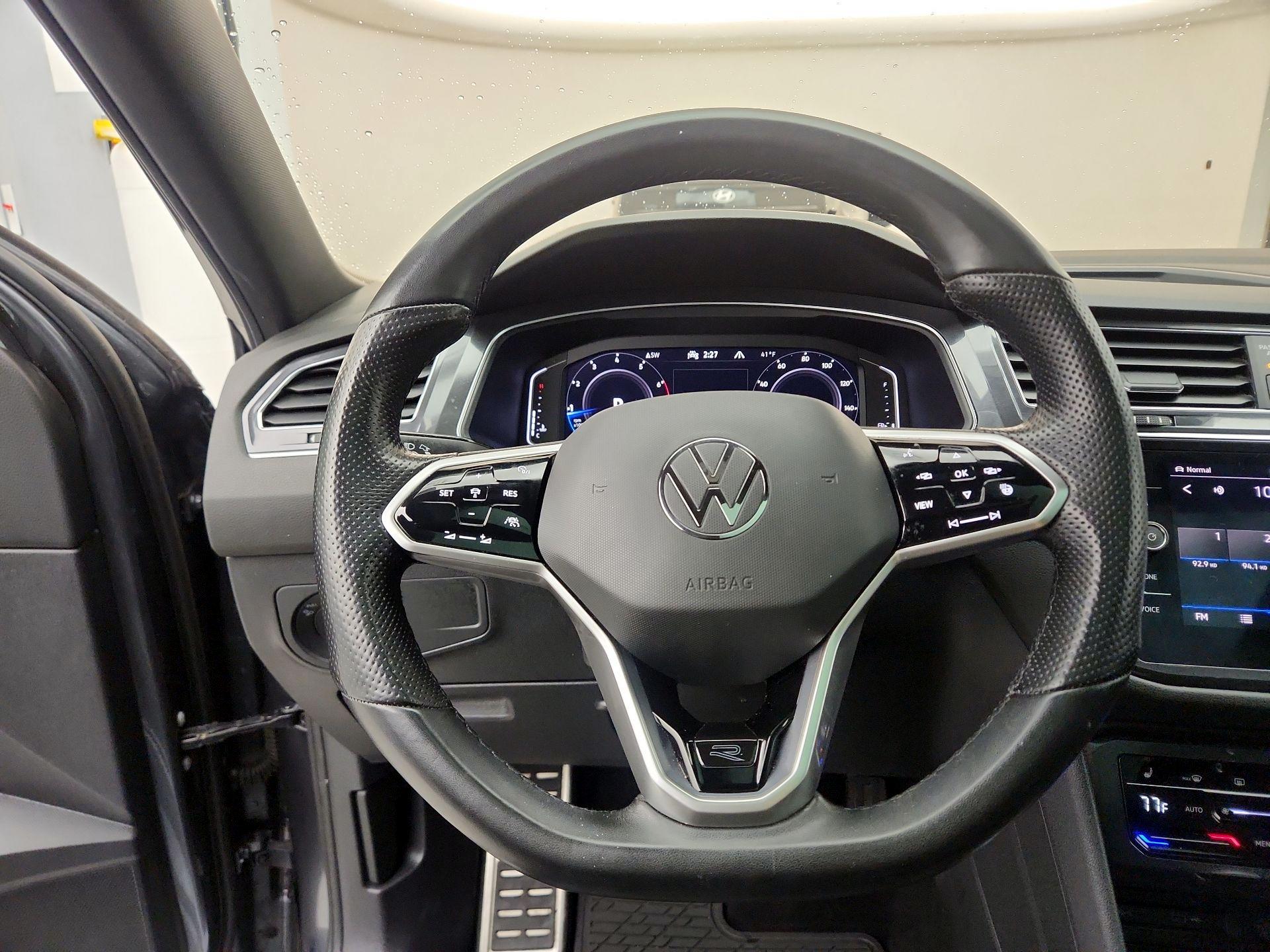 Thumbnail: 2022 Volkswagen Tiguan - 10