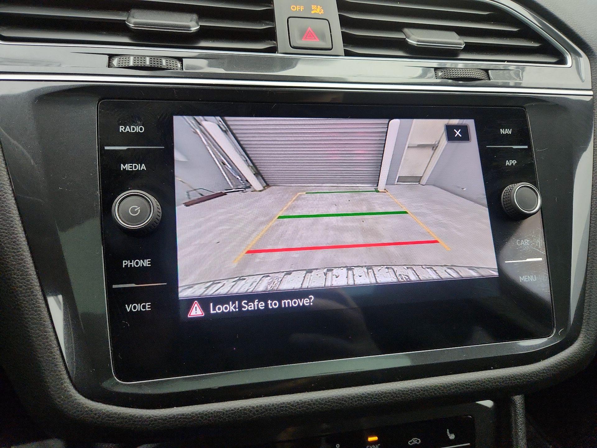 Thumbnail: 2022 Volkswagen Tiguan - 14