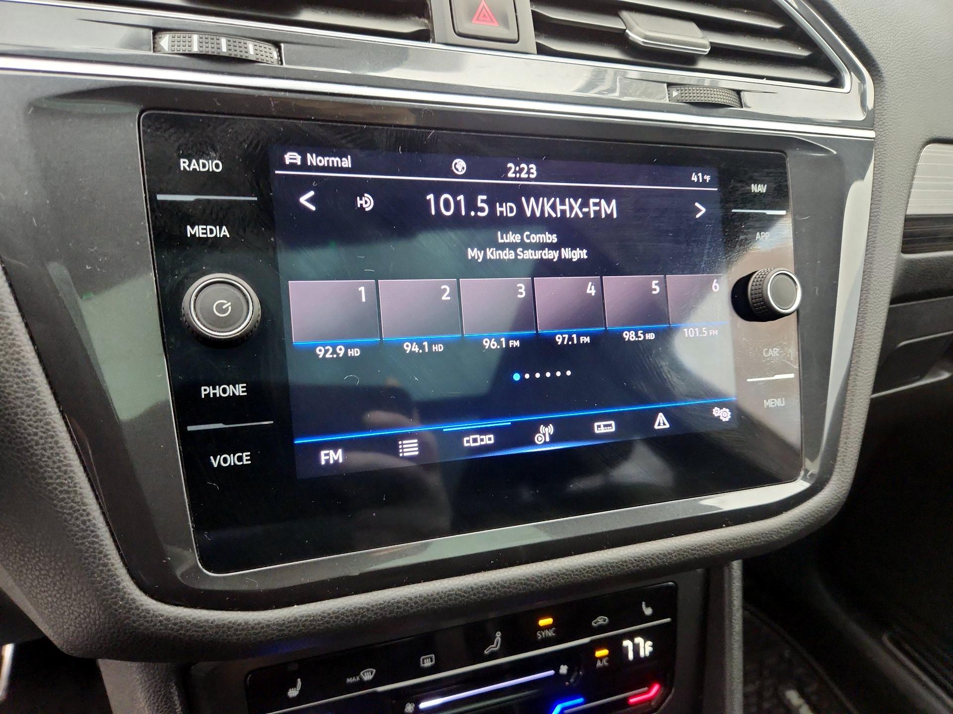 Thumbnail: 2022 Volkswagen Tiguan - 15