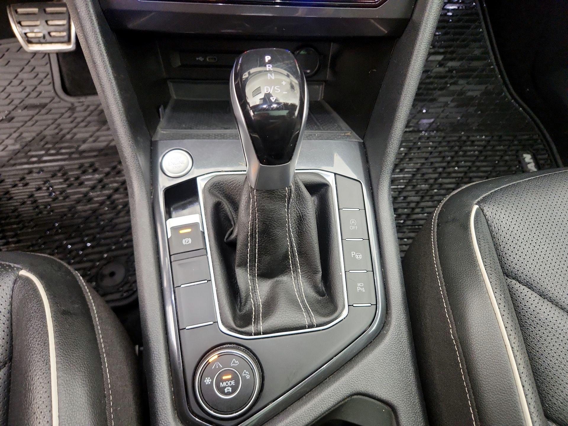 Thumbnail: 2022 Volkswagen Tiguan - 17