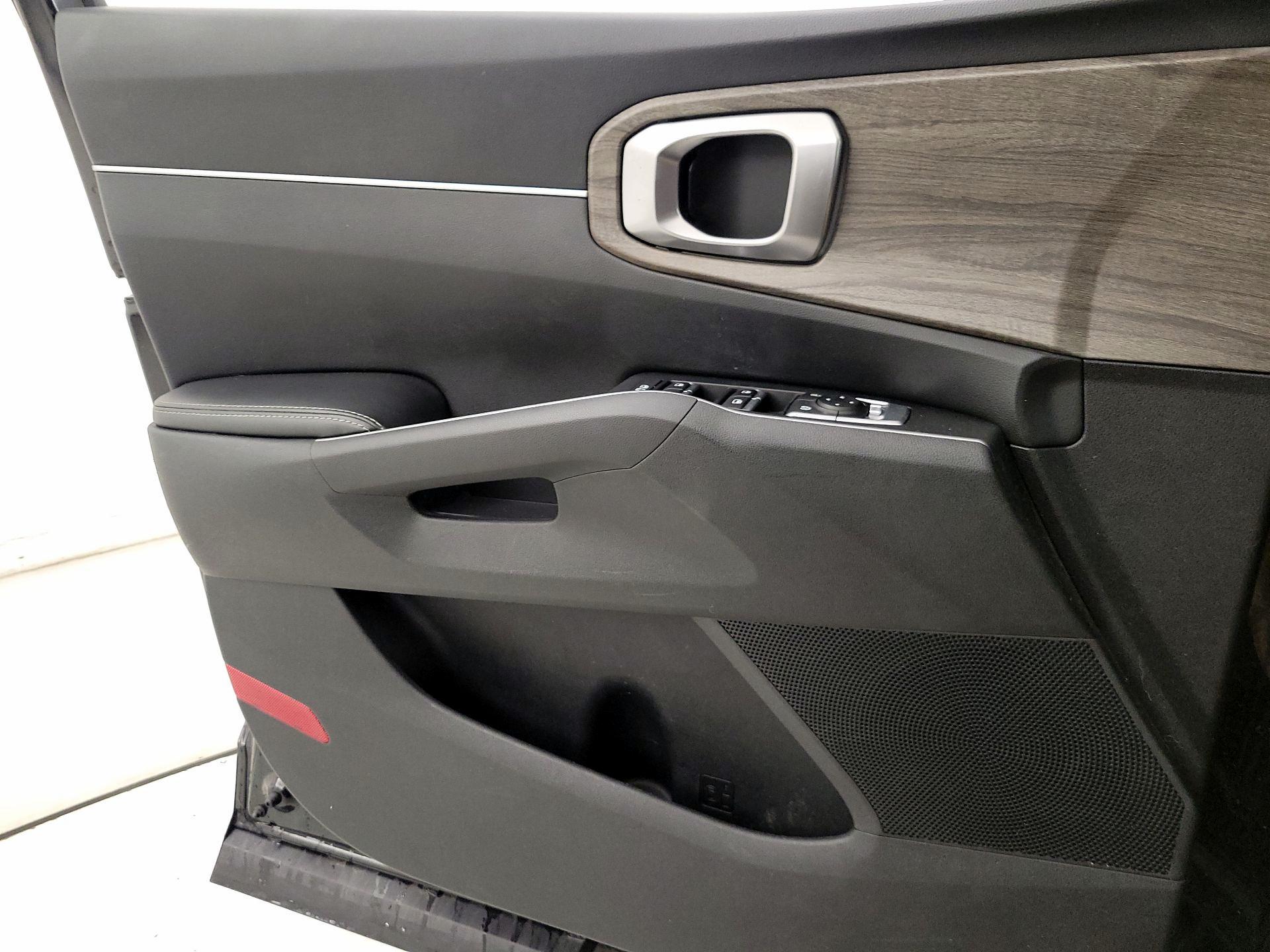 Thumbnail: 2022 Kia Sorento - 12