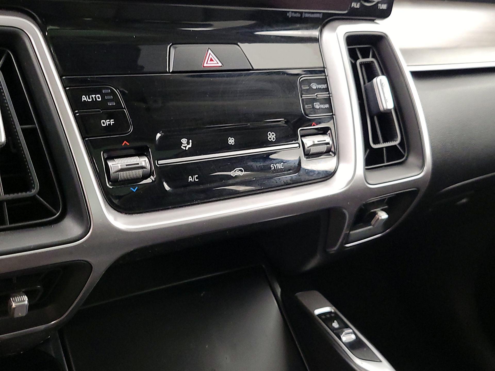 Thumbnail: 2022 Kia Sorento - 17