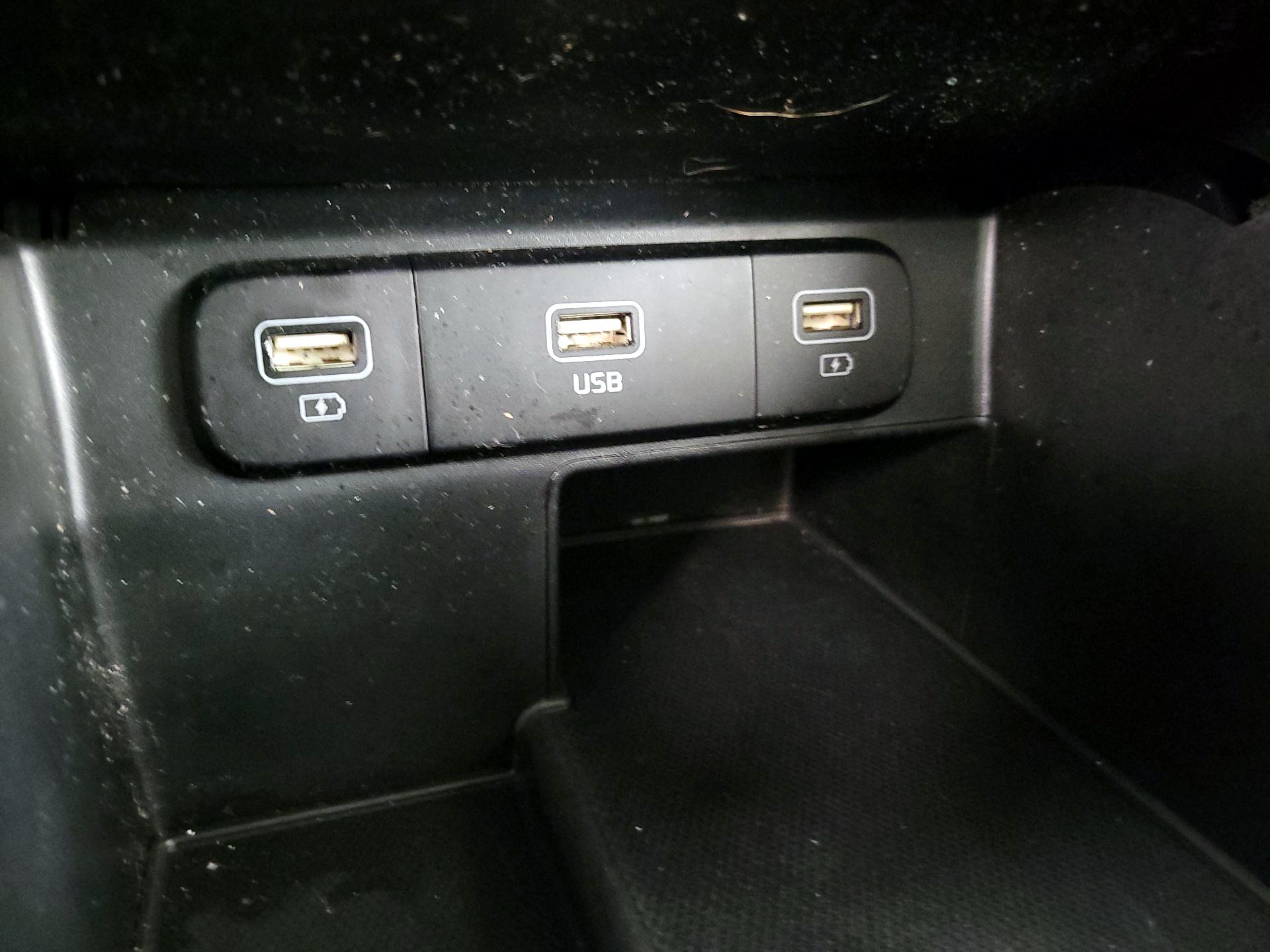 Thumbnail: 2022 Kia Sorento - 19