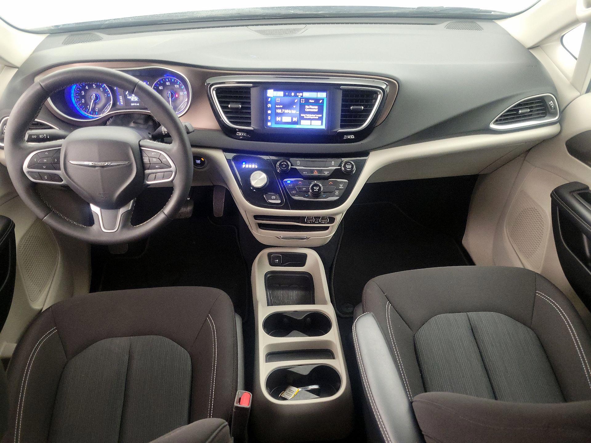 Thumbnail: 2023 Chrysler Voyager - 9