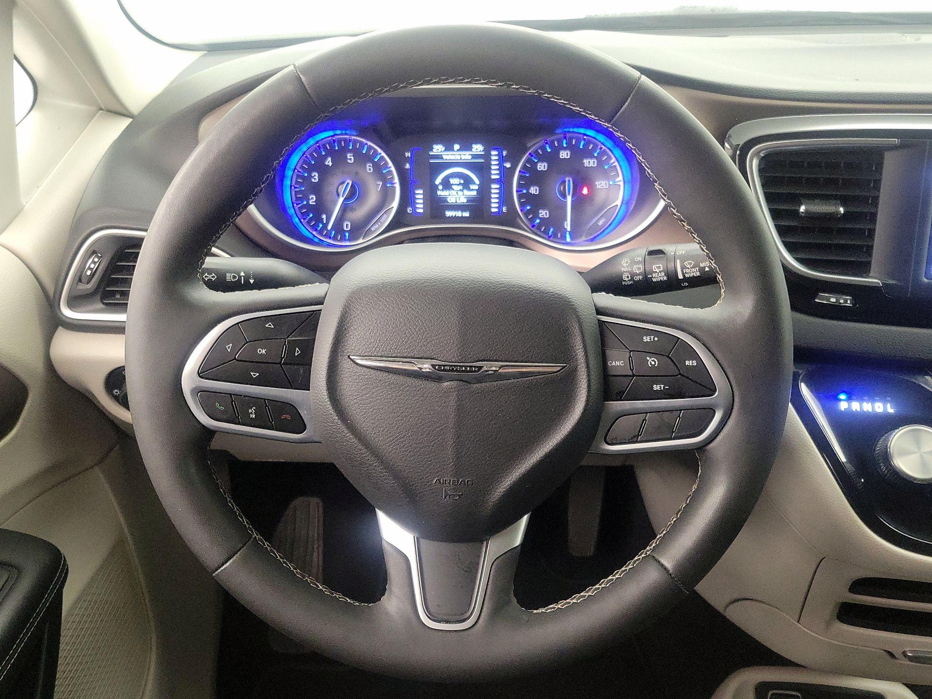 Thumbnail: 2023 Chrysler Voyager - 10