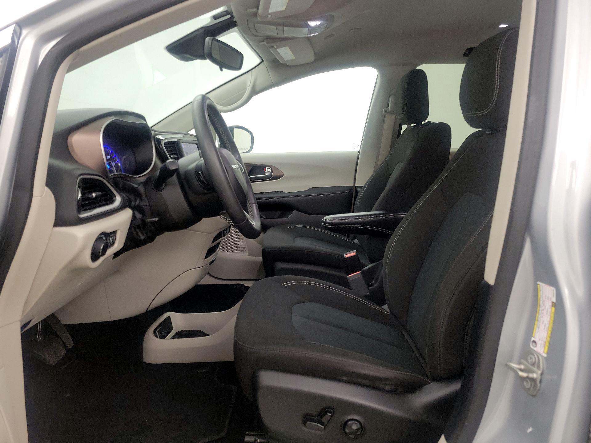 Thumbnail: 2023 Chrysler Voyager - 11