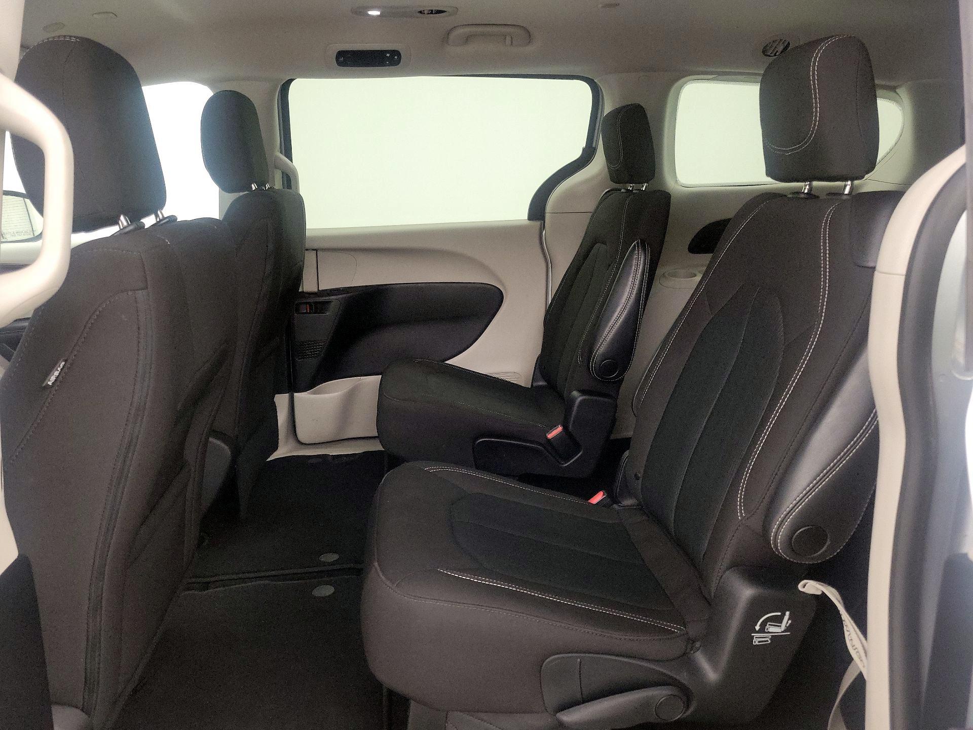 Thumbnail: 2023 Chrysler Voyager - 19