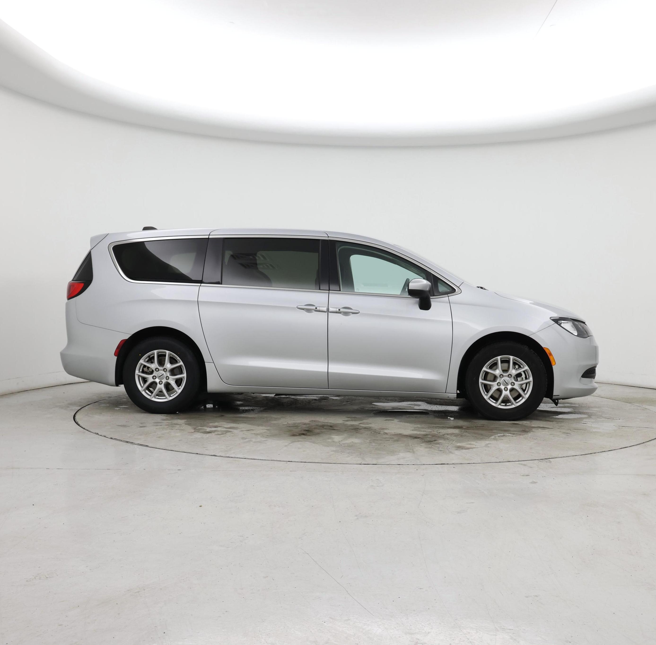 Thumbnail: 2023 Chrysler Voyager - 7