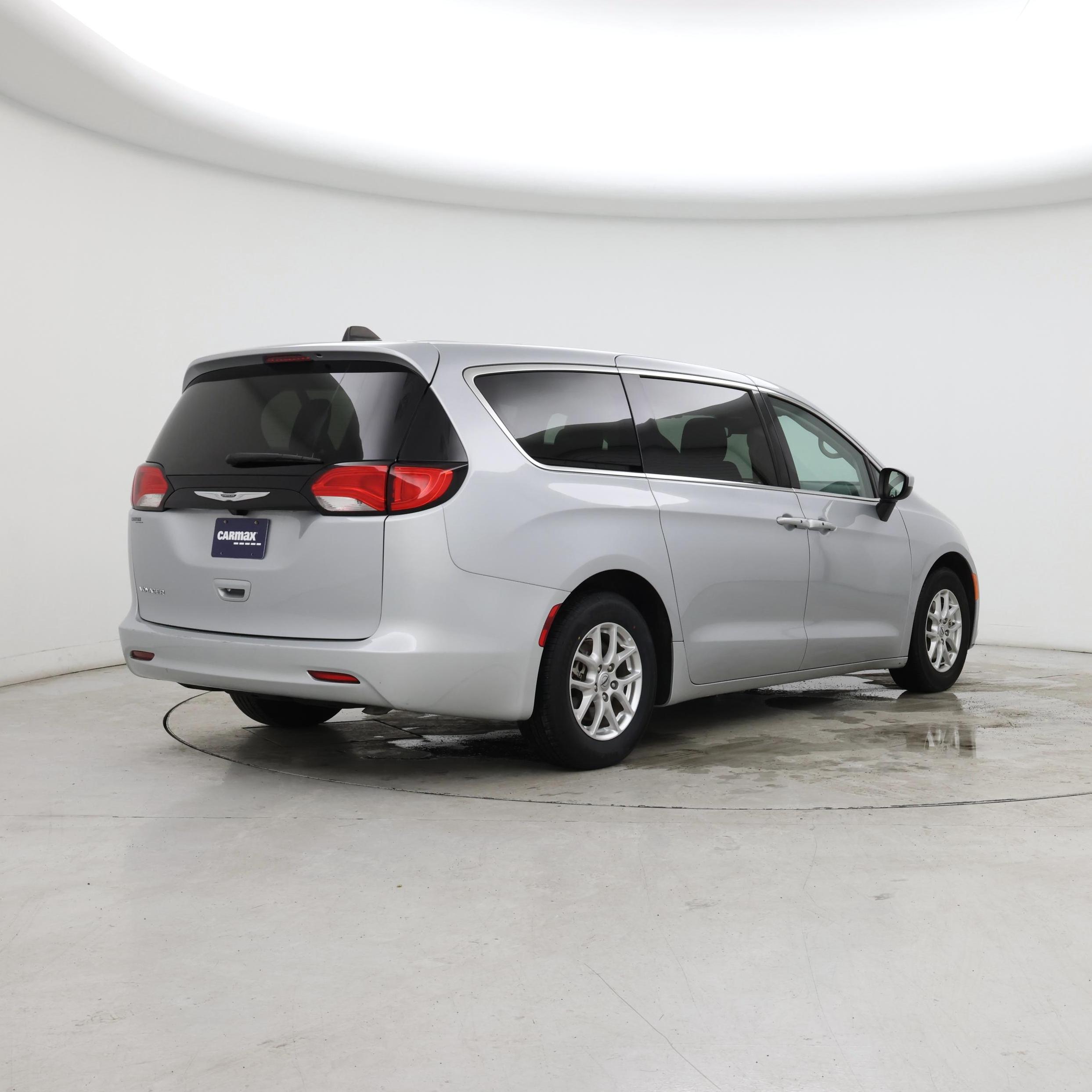 Thumbnail: 2023 Chrysler Voyager - 8