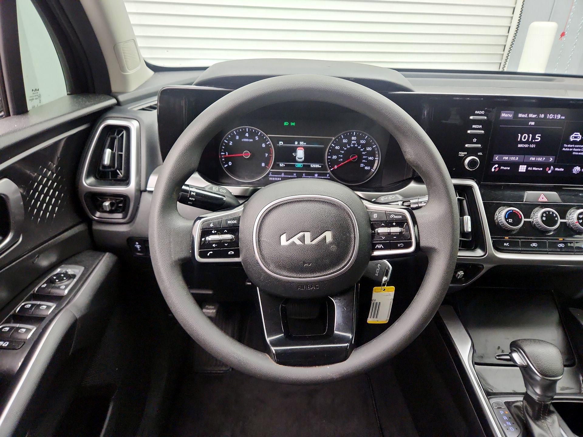 Thumbnail: 2023 Kia Sorento - 10