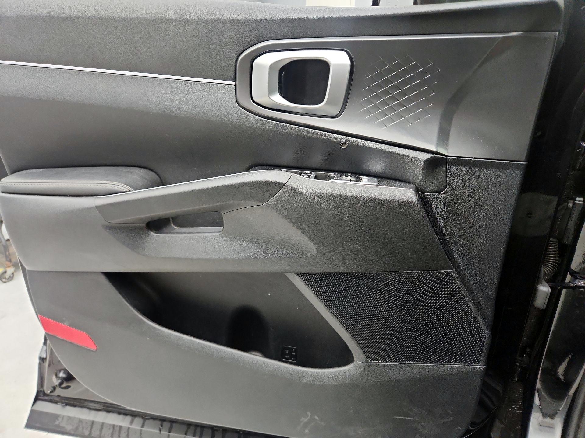 Thumbnail: 2023 Kia Sorento - 12