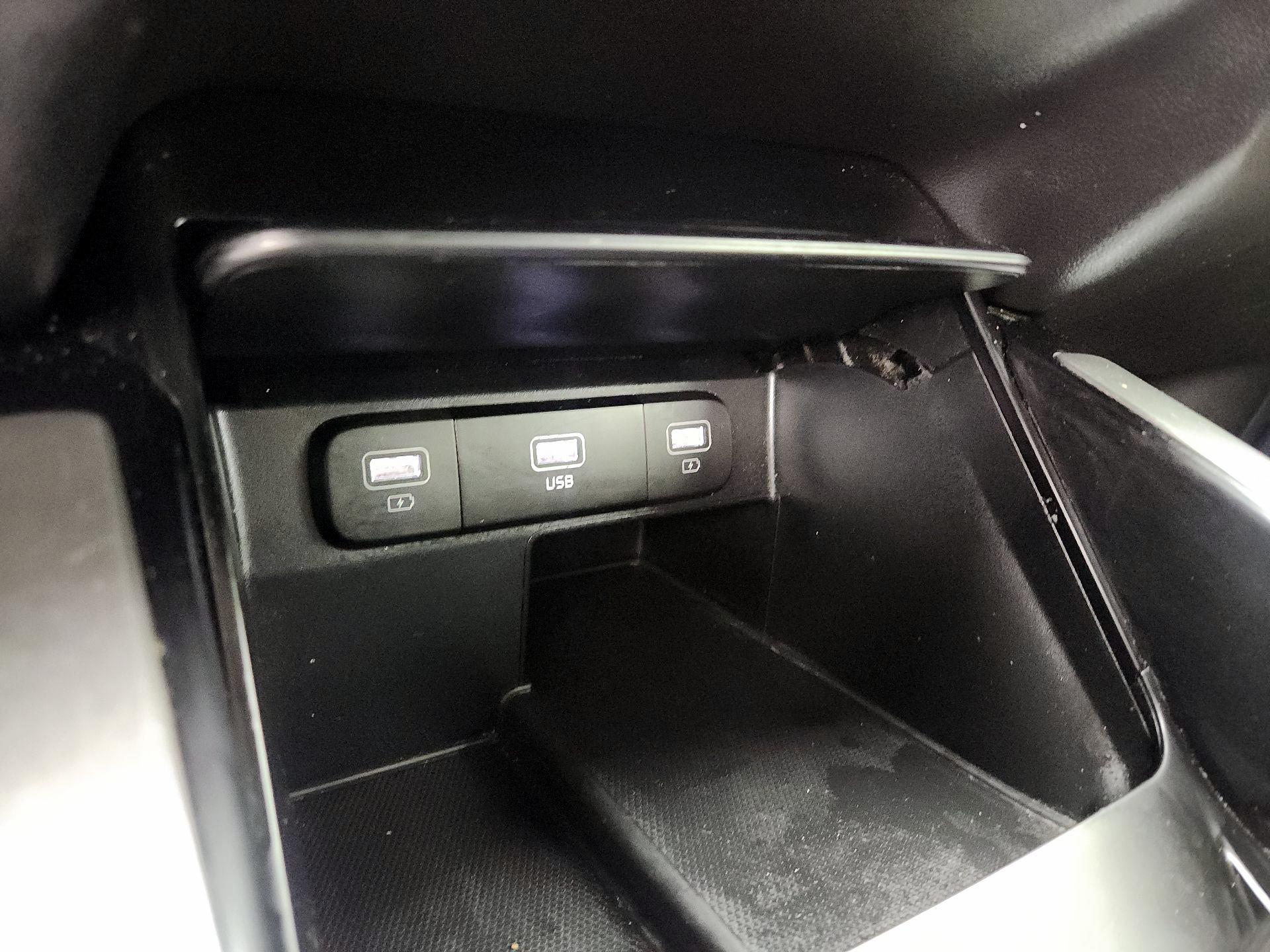 Thumbnail: 2023 Kia Sorento - 18