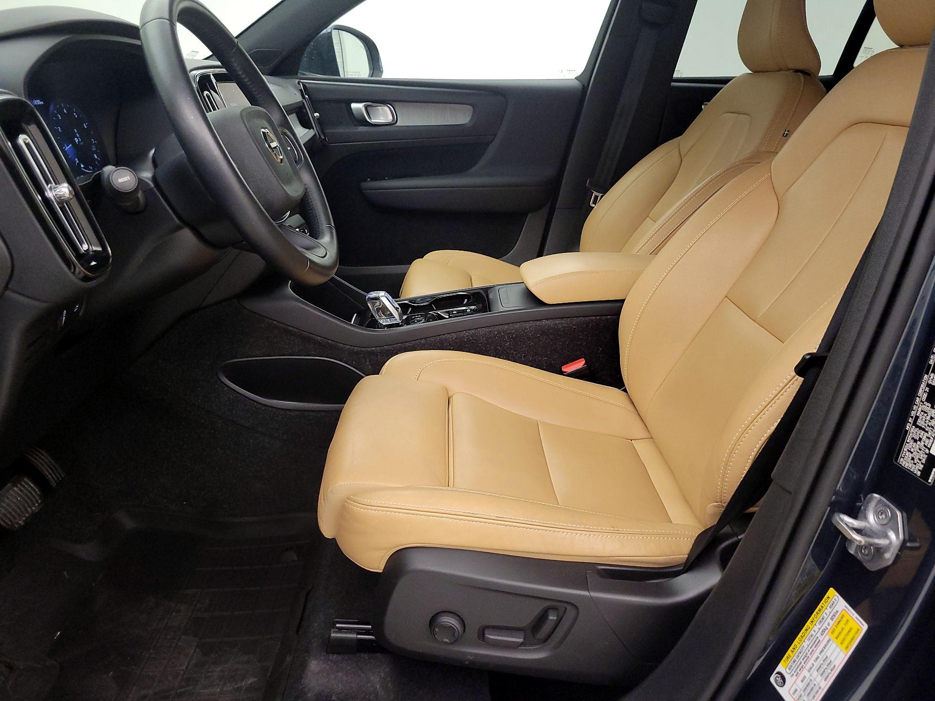 Thumbnail: 2021 Volvo XC40 - 11