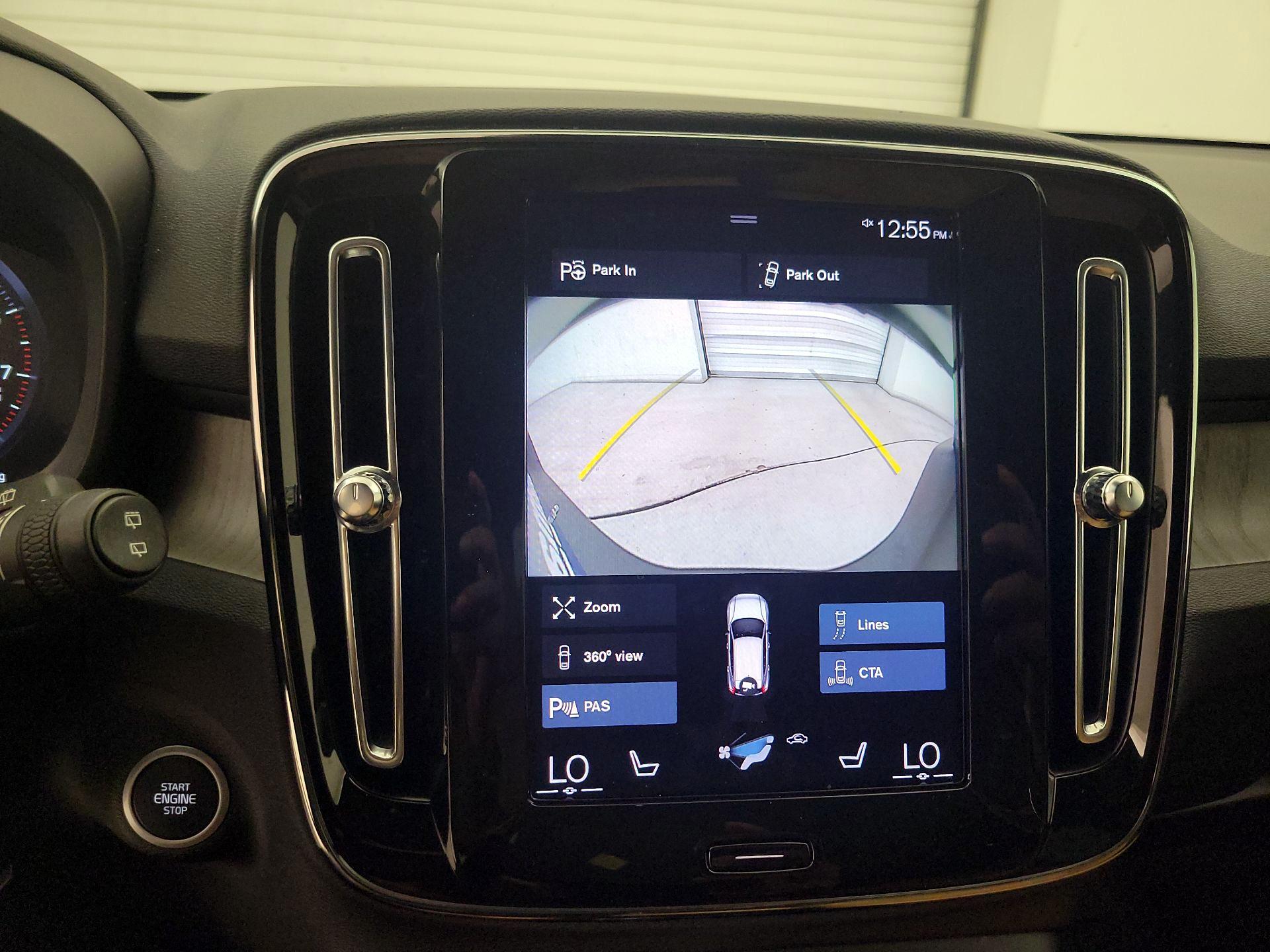 Thumbnail: 2021 Volvo XC40 - 14