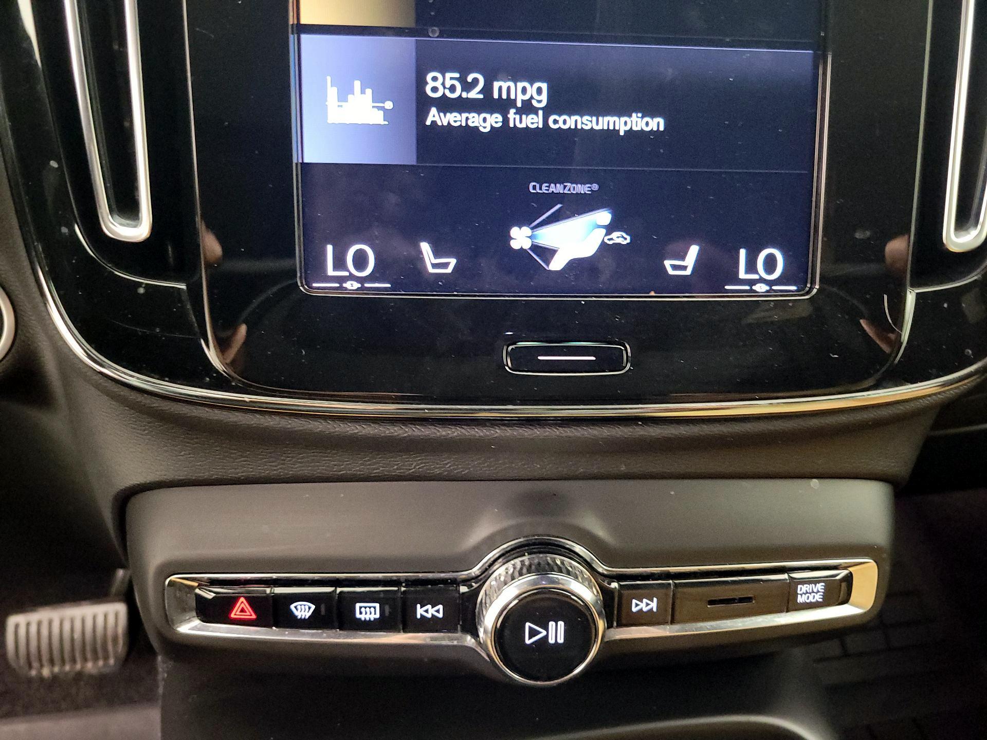 Thumbnail: 2021 Volvo XC40 - 16