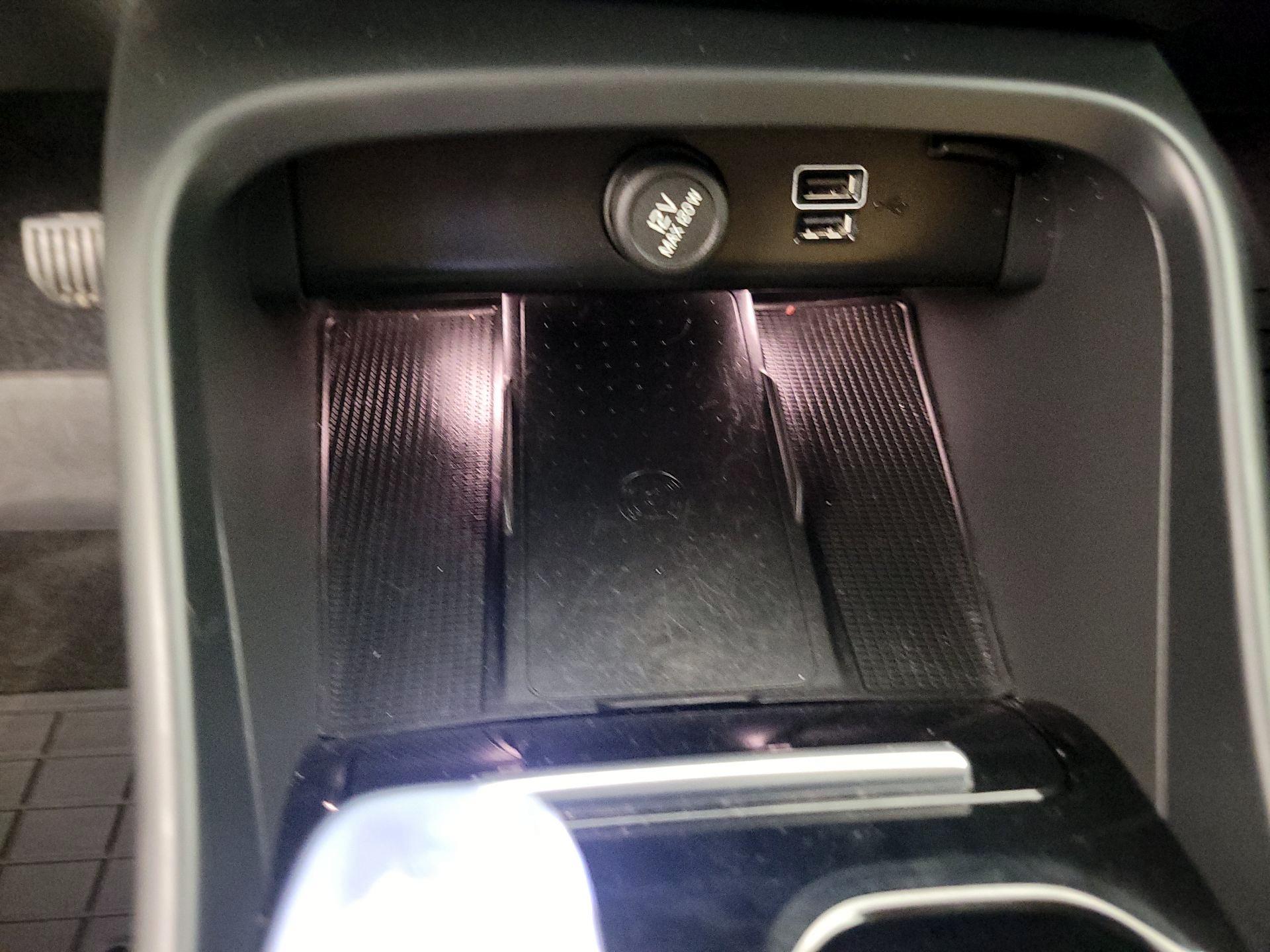 Thumbnail: 2021 Volvo XC40 - 18