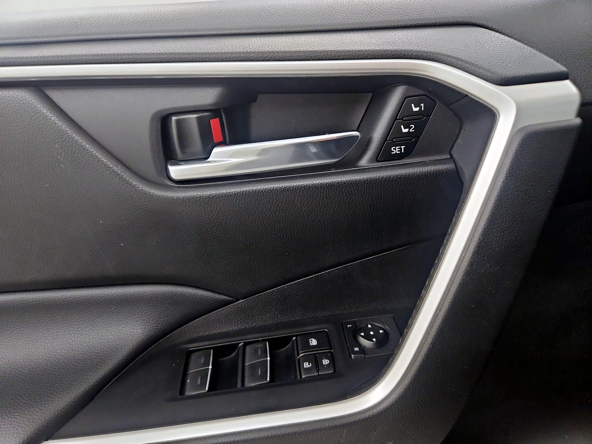 Thumbnail: 2022 Toyota RAV4 - 12