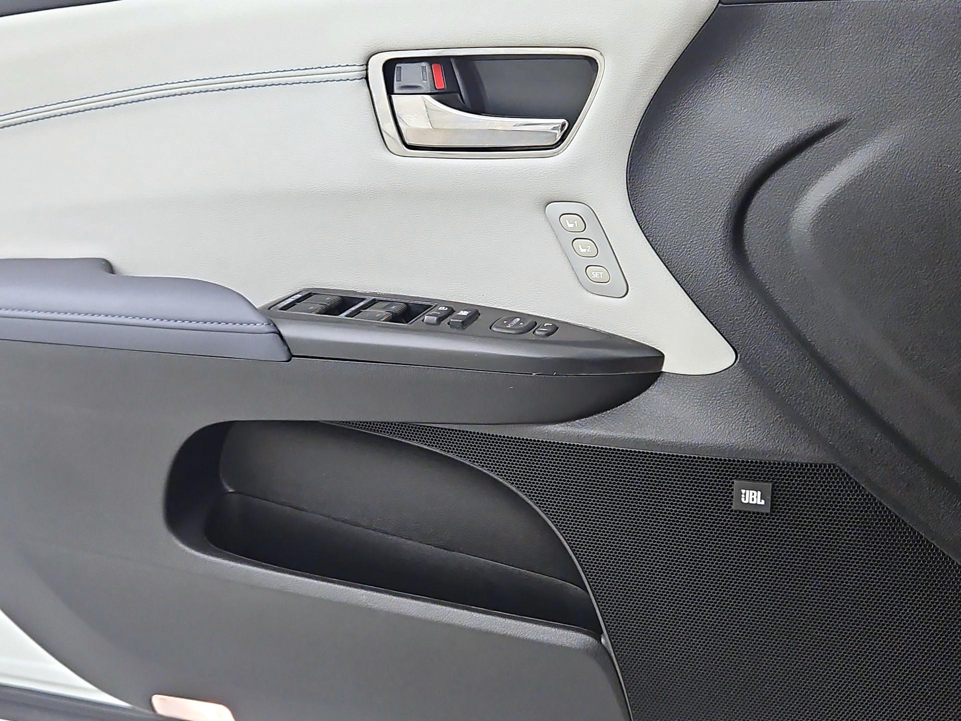 Thumbnail: 2015 Toyota Avalon - 12