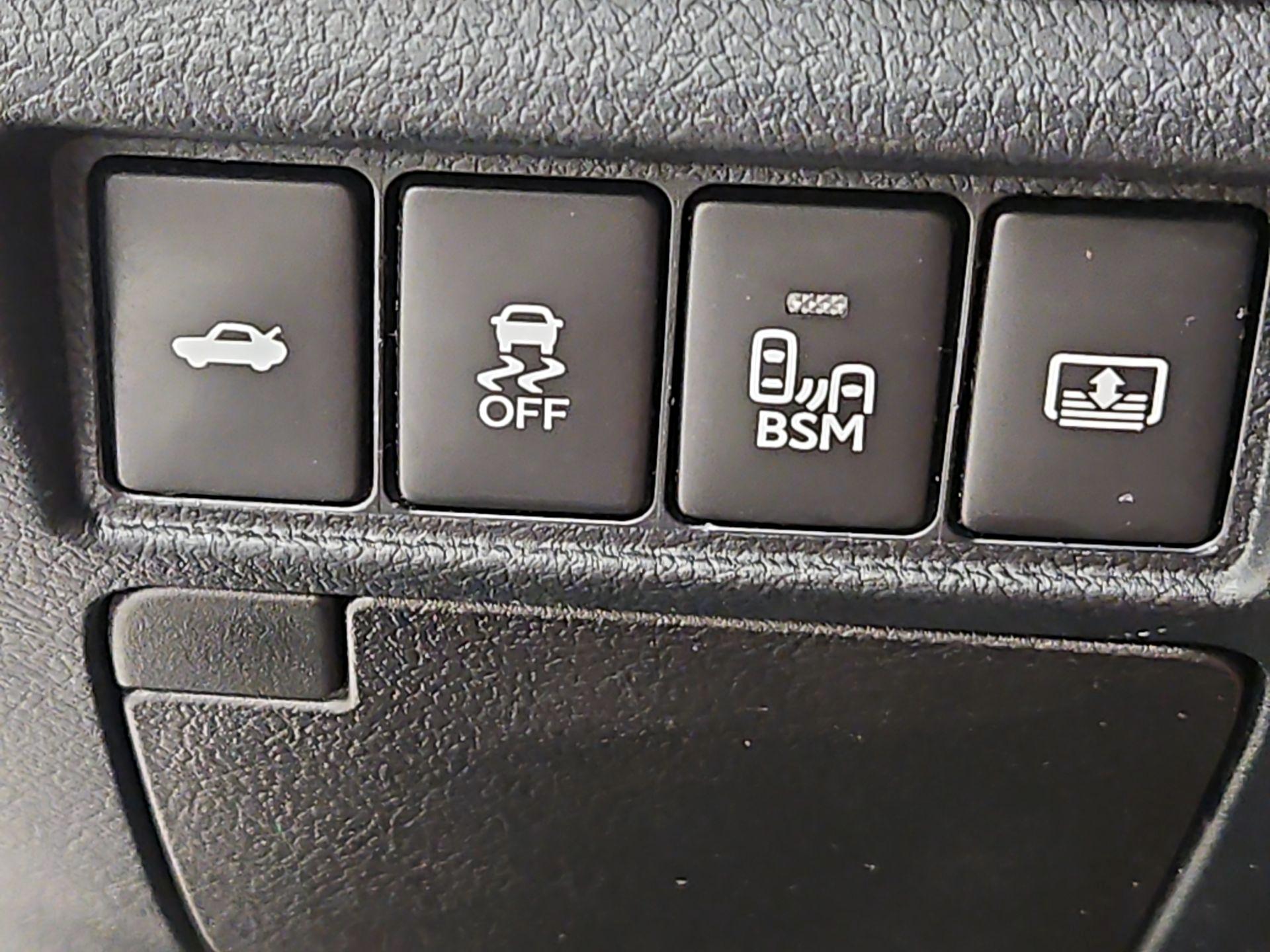 Thumbnail: 2015 Toyota Avalon - 13