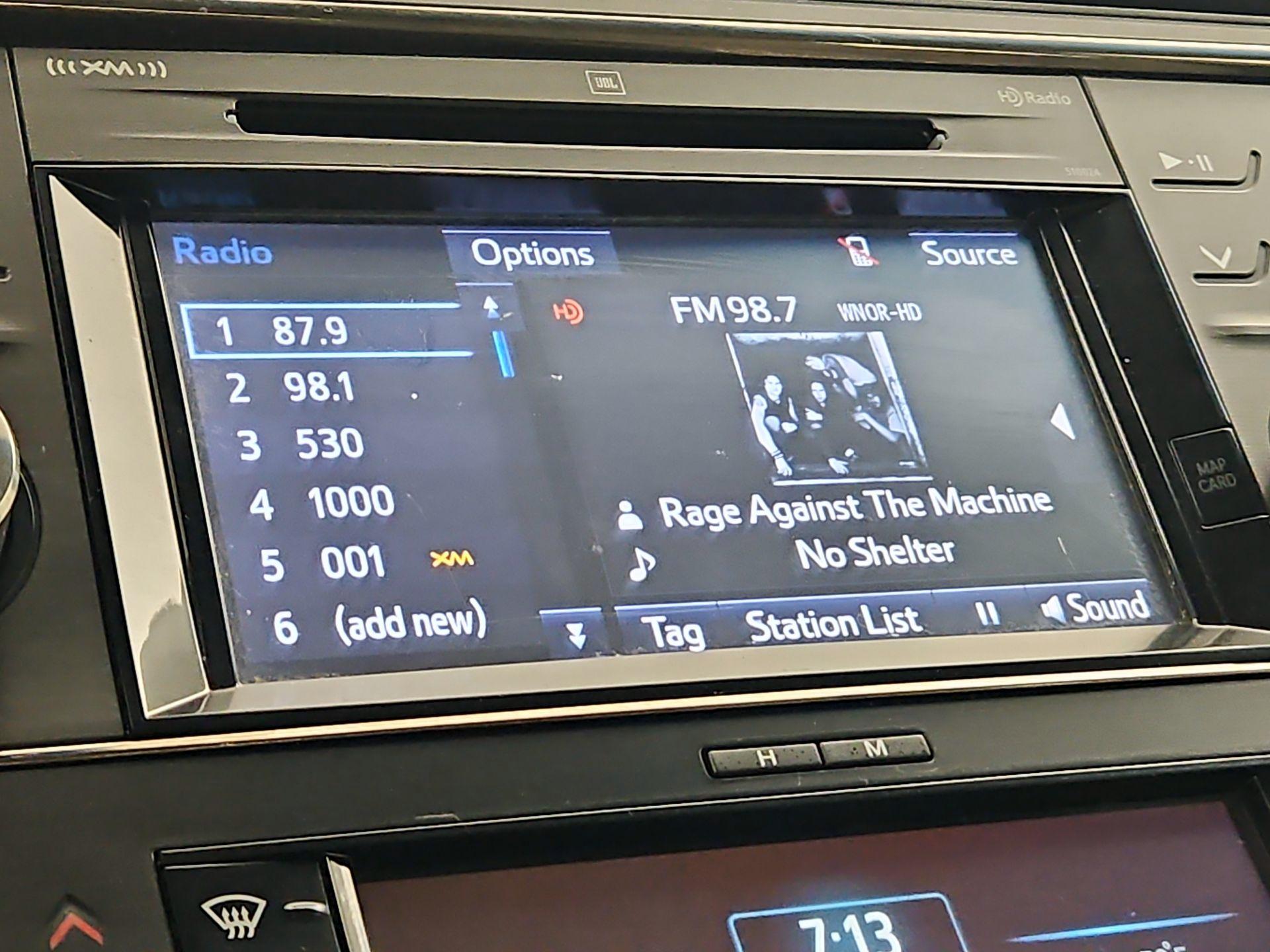 Thumbnail: 2015 Toyota Avalon - 16