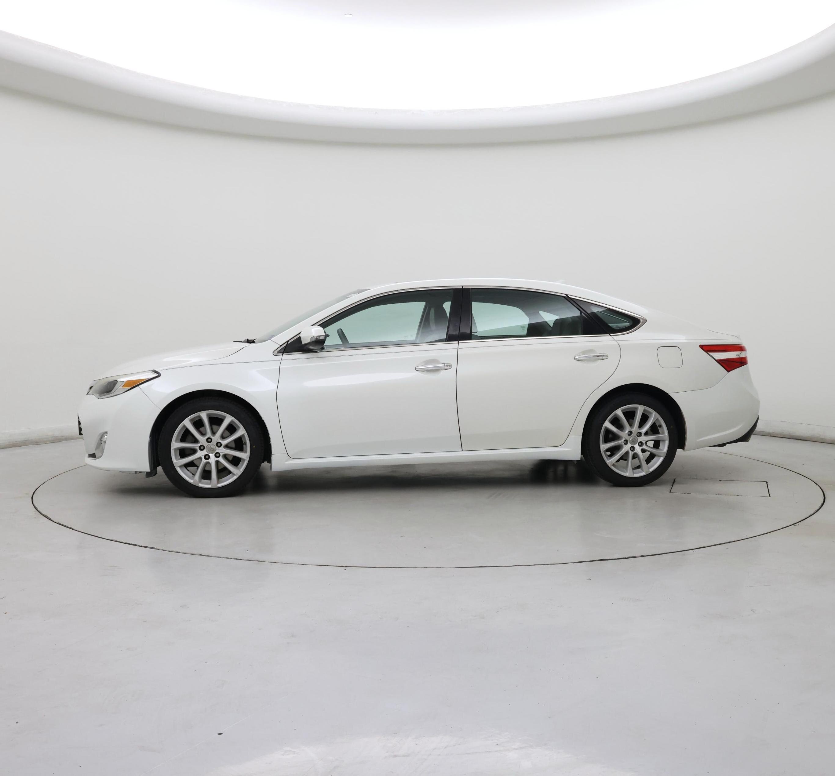 Thumbnail: 2015 Toyota Avalon - 3