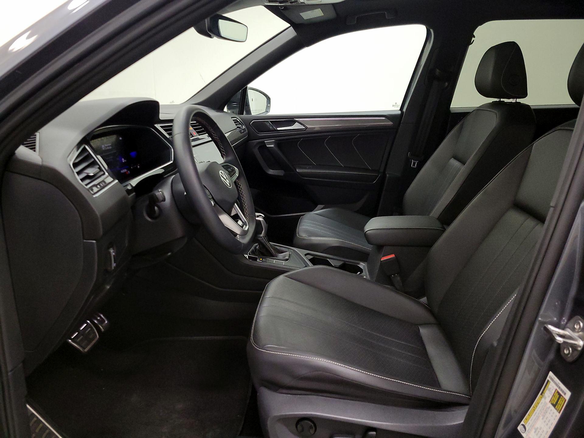 Thumbnail: 2023 Volkswagen Tiguan - 11