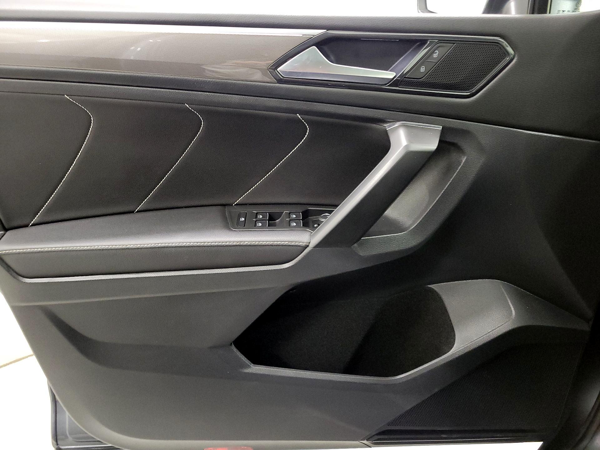 Thumbnail: 2023 Volkswagen Tiguan - 12