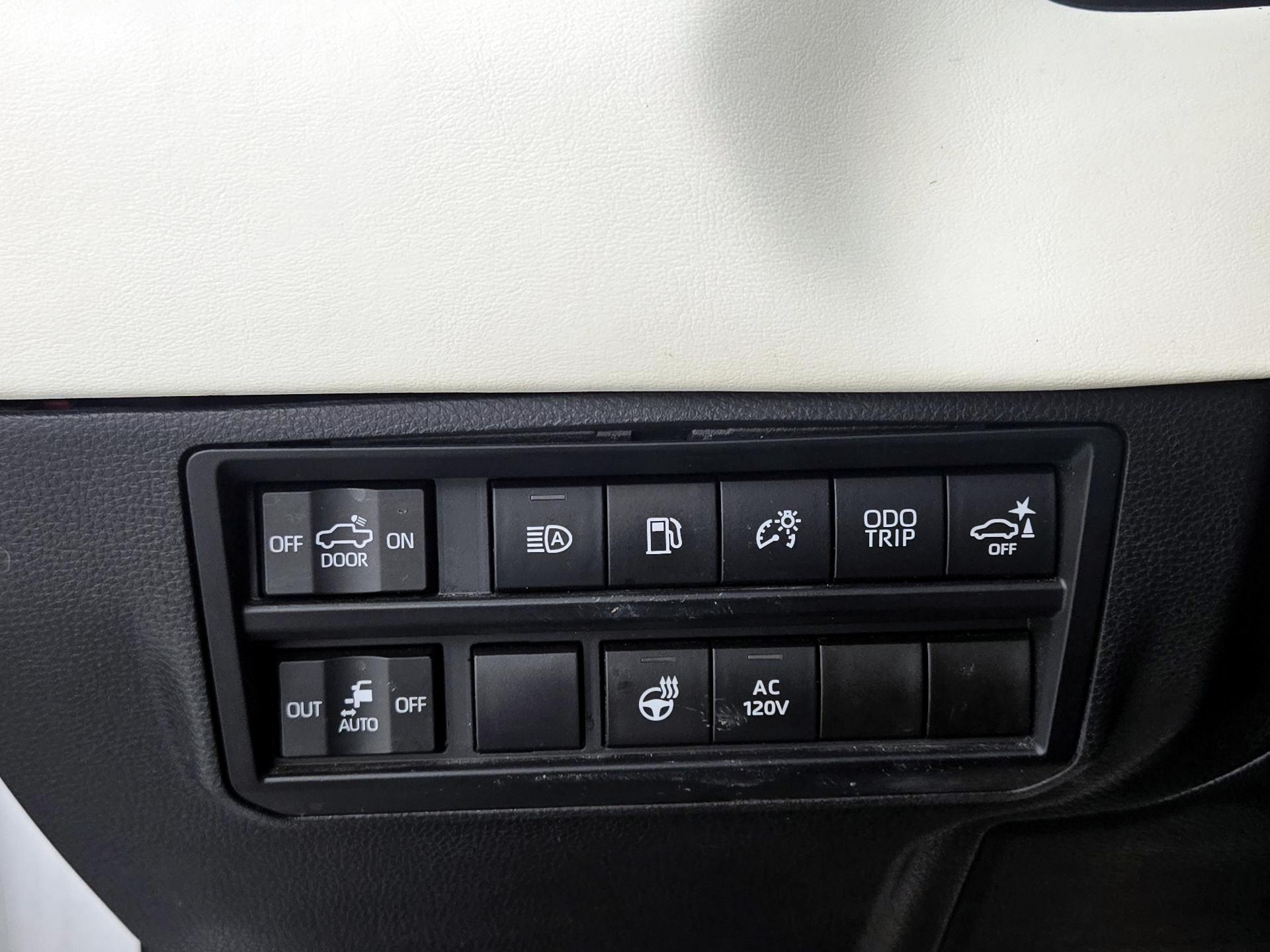 Thumbnail: 2022 Toyota Tundra - 13