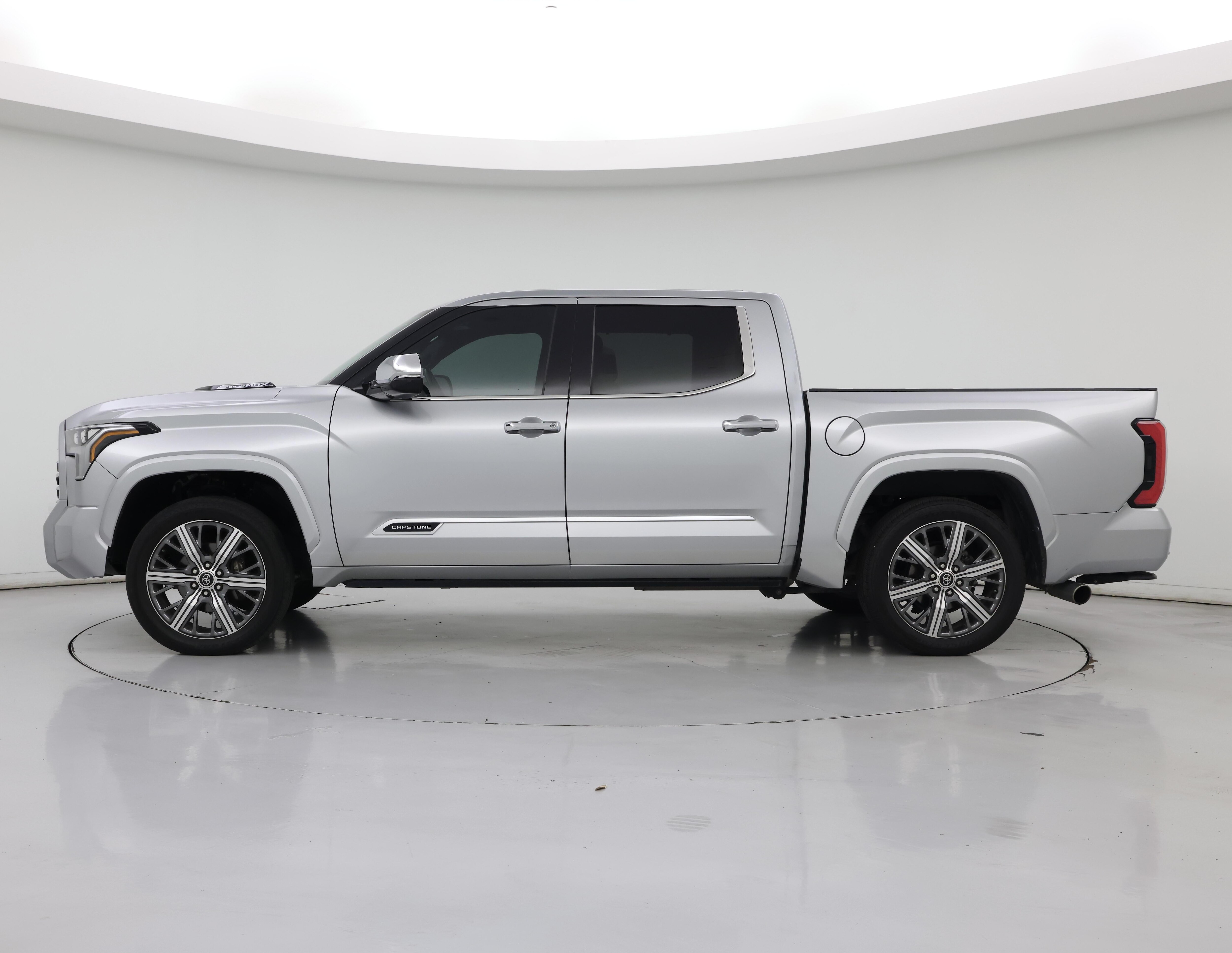 Thumbnail: 2022 Toyota Tundra - 3