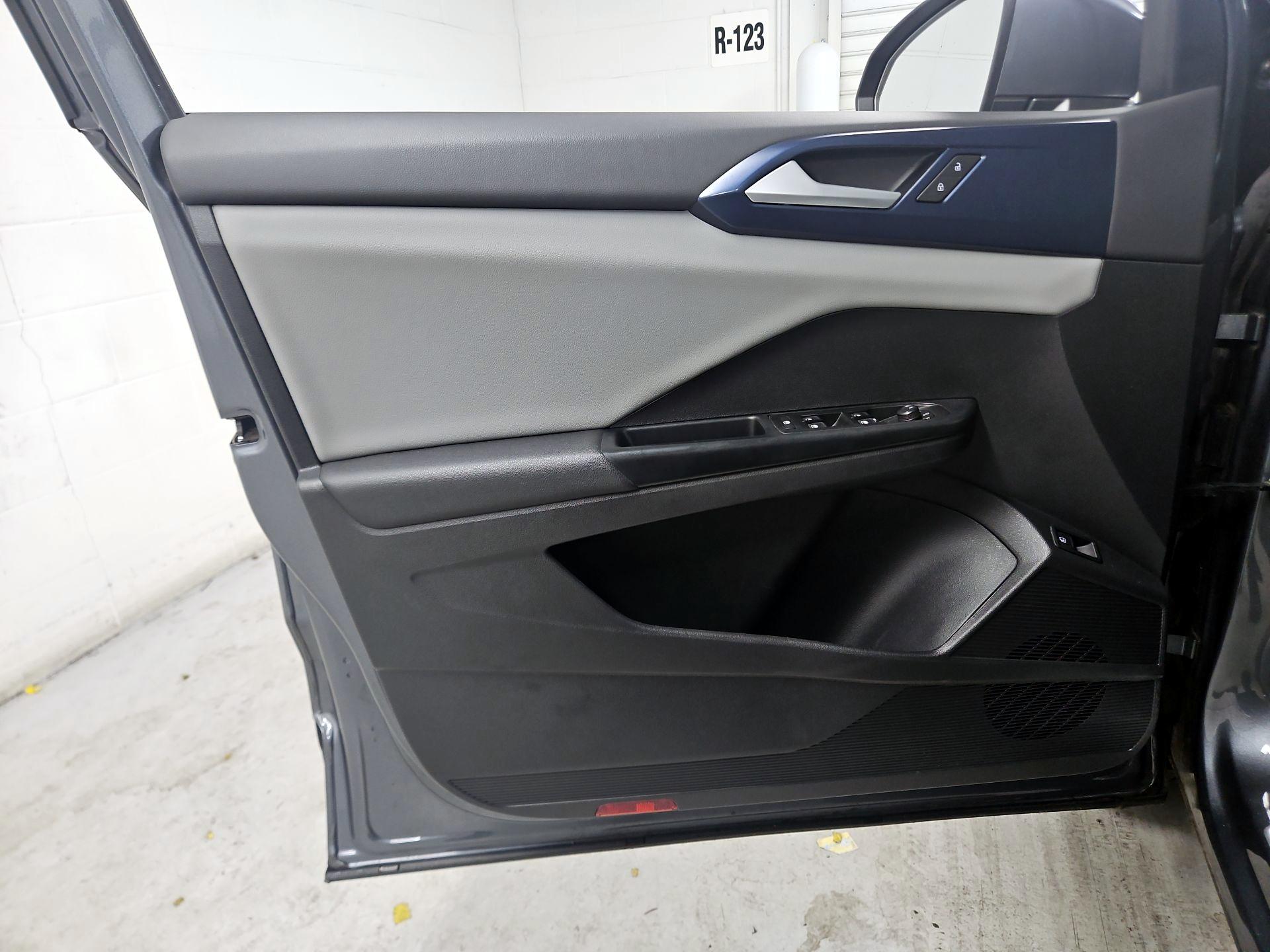 Thumbnail: 2022 Volkswagen Taos - 12