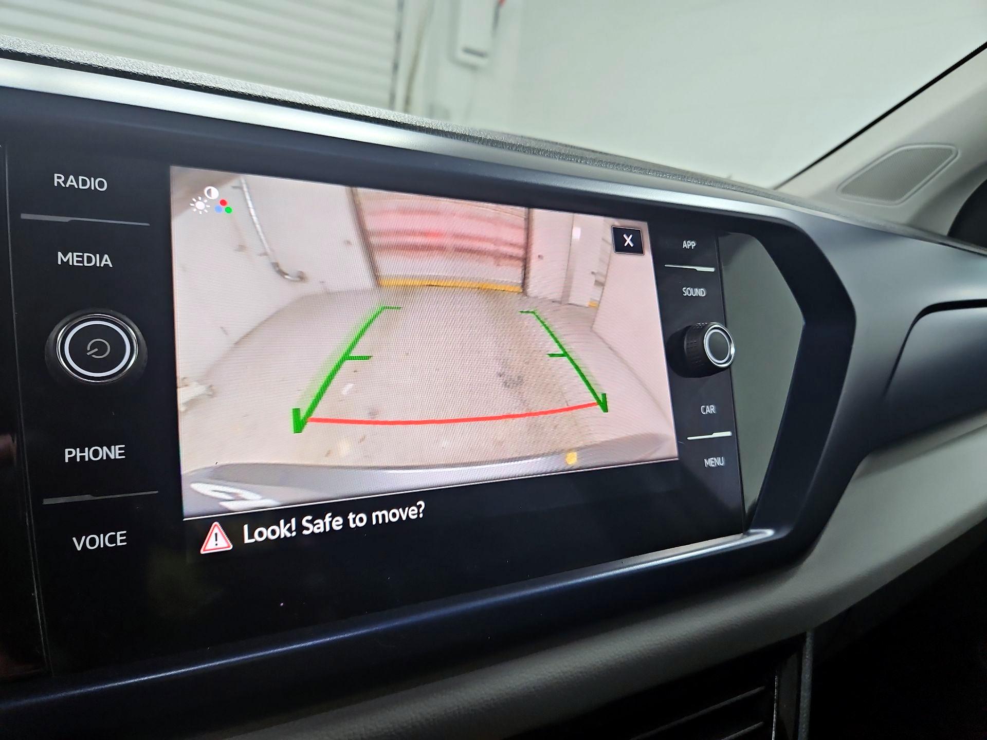 Thumbnail: 2022 Volkswagen Taos - 14