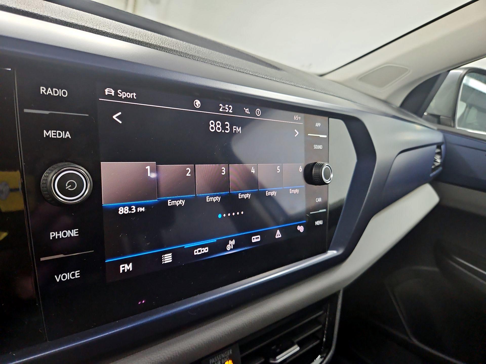 Thumbnail: 2022 Volkswagen Taos - 15